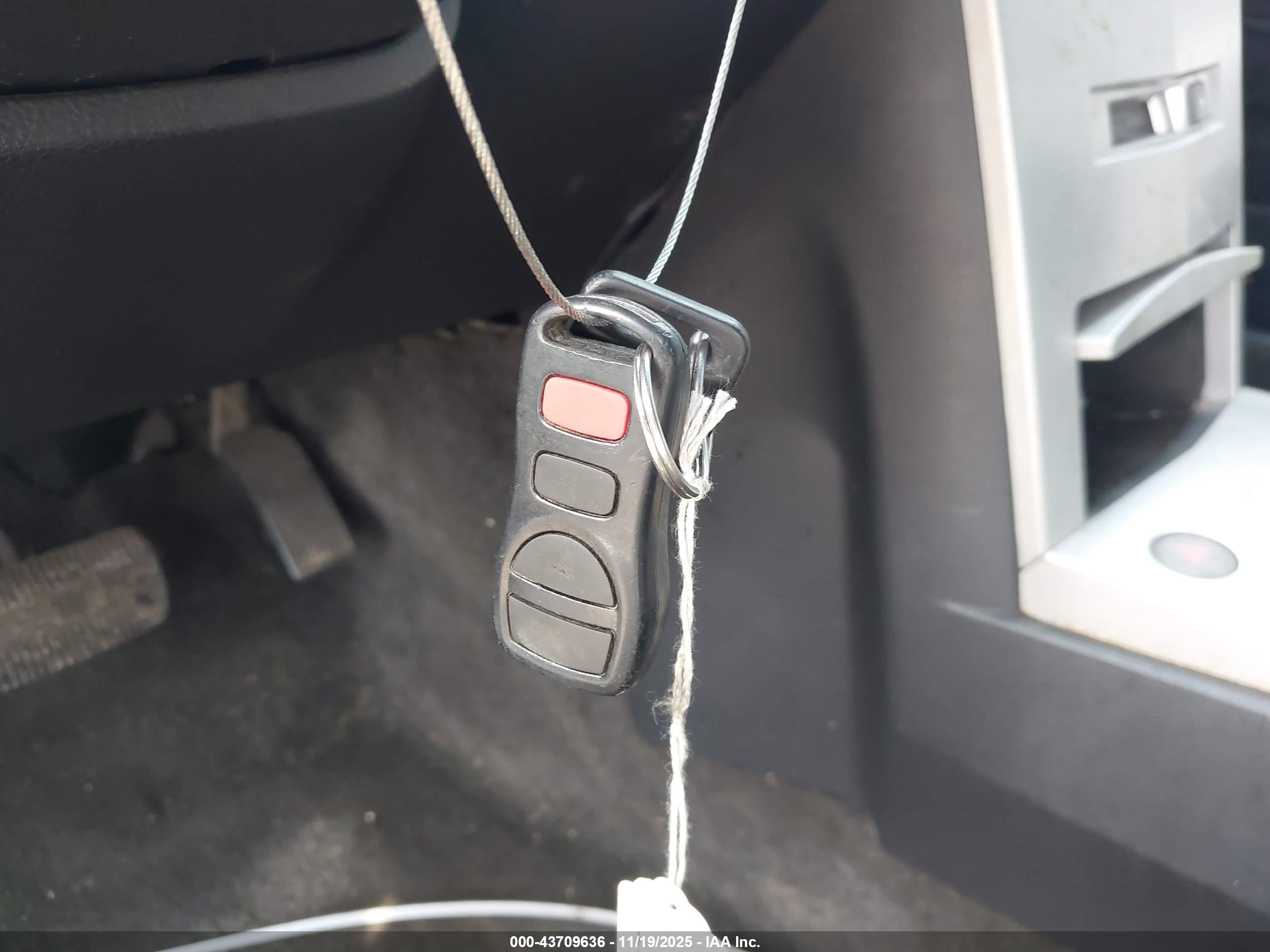 NISSAN MAXIMA image 11