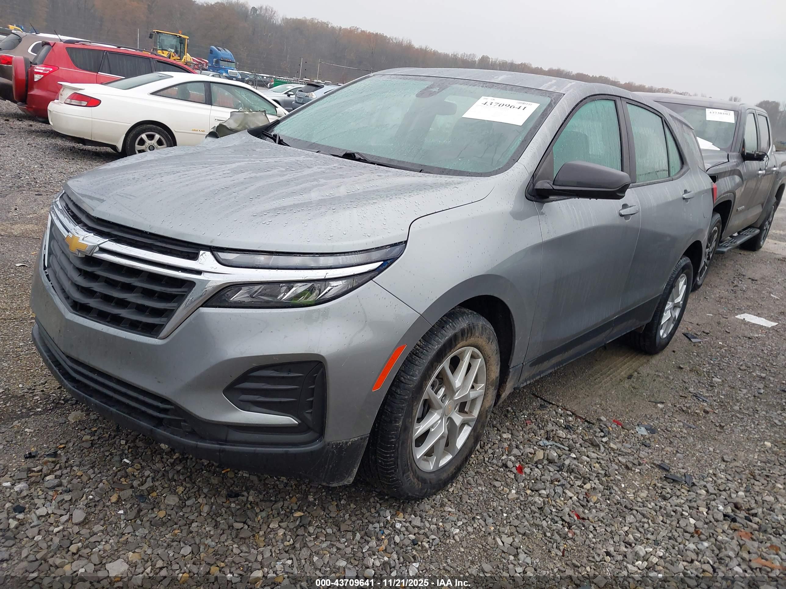 CHEVROLET EQUINOX image 2