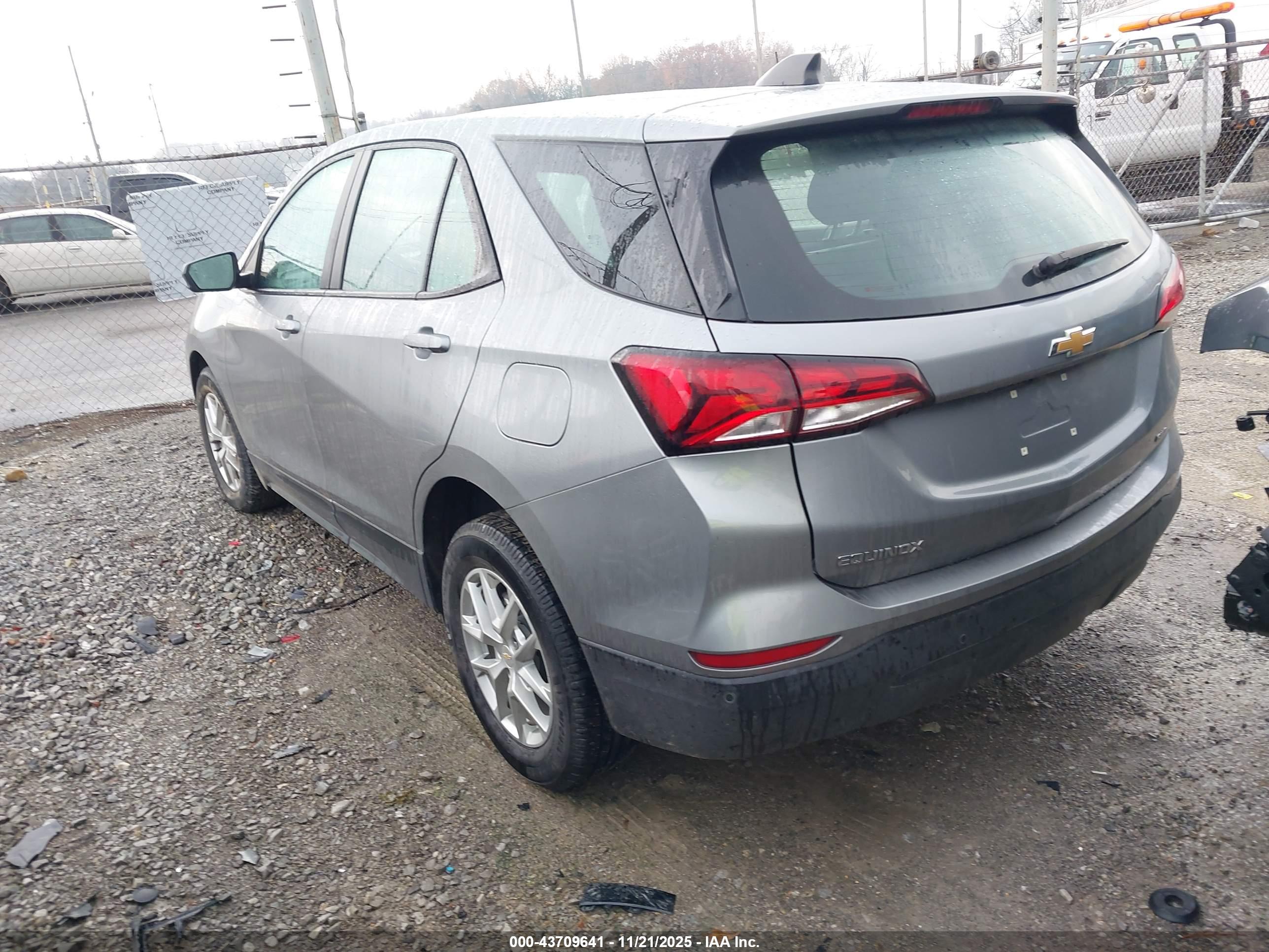 CHEVROLET EQUINOX image 3