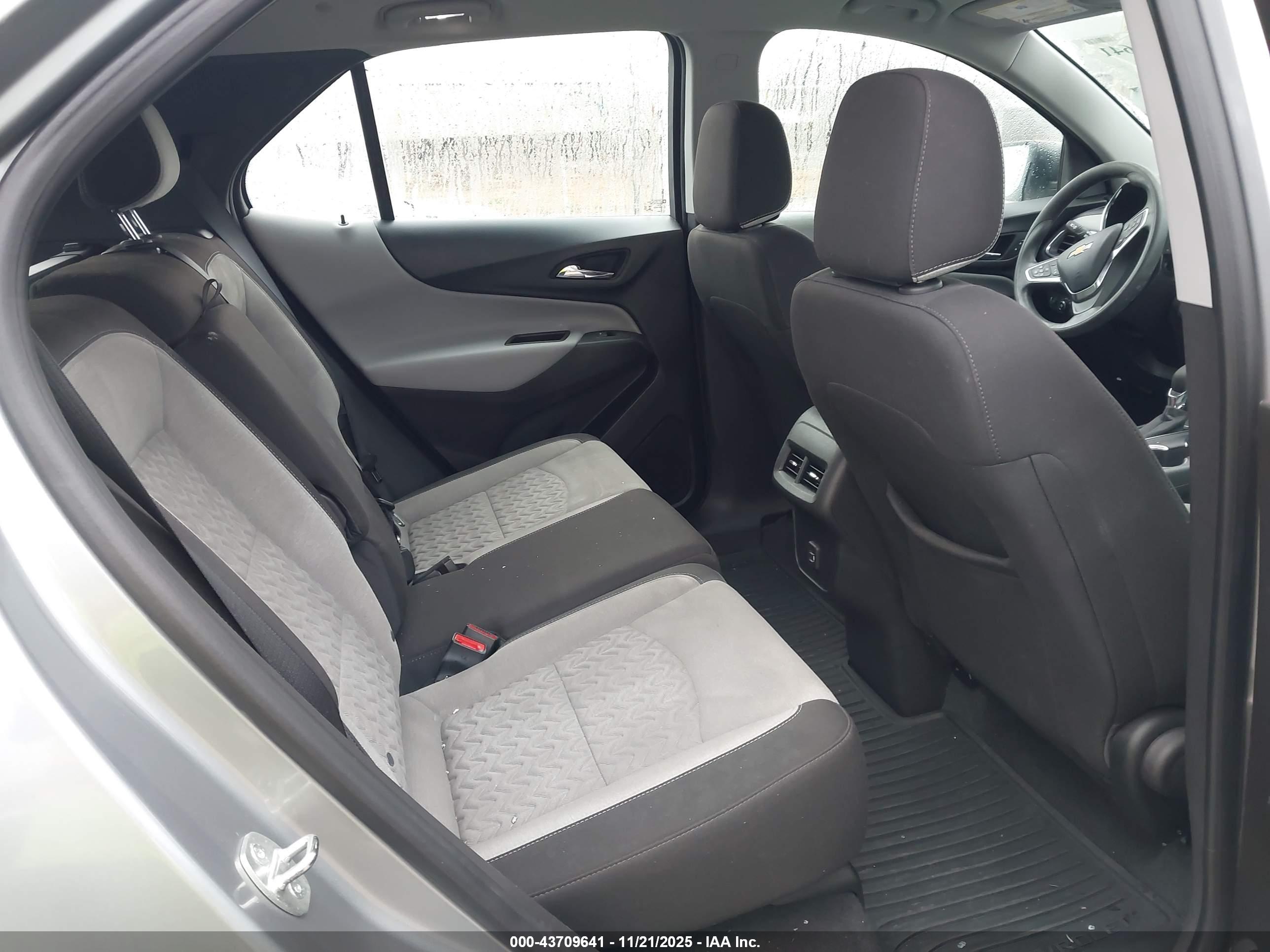 CHEVROLET EQUINOX image 8