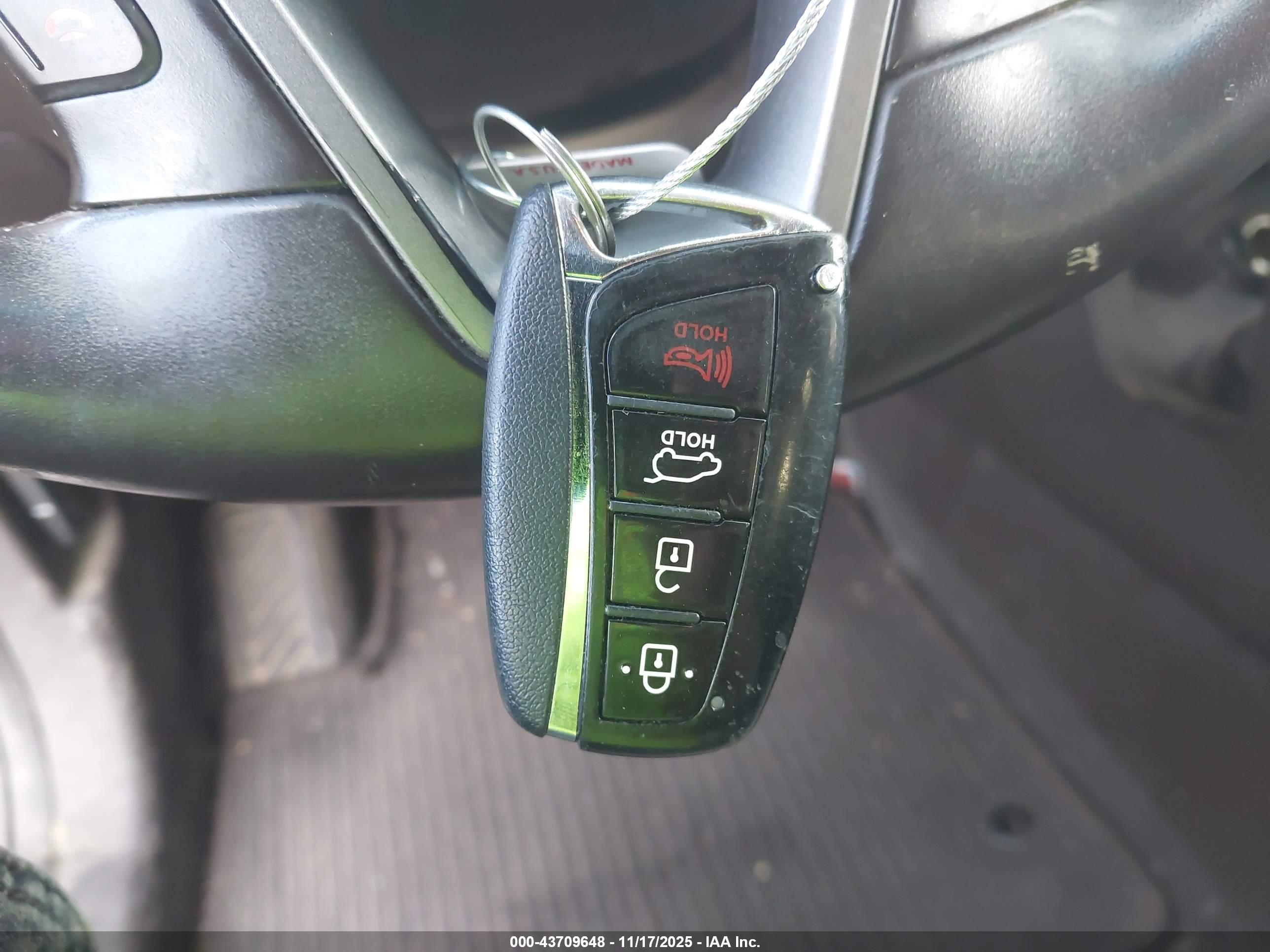 HYUNDAI SANTA image 11