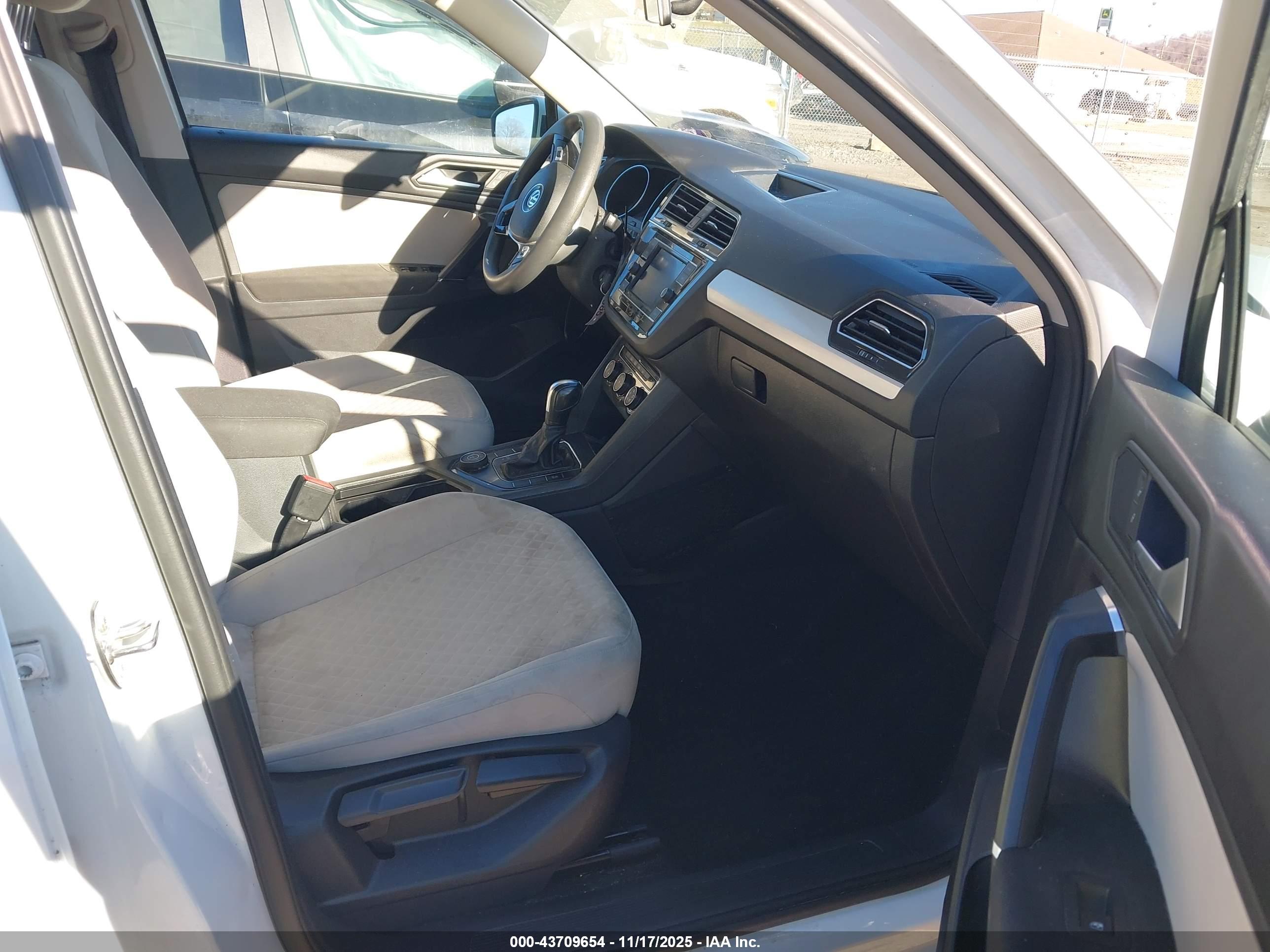 VOLKSWAGEN TIGUAN image 5