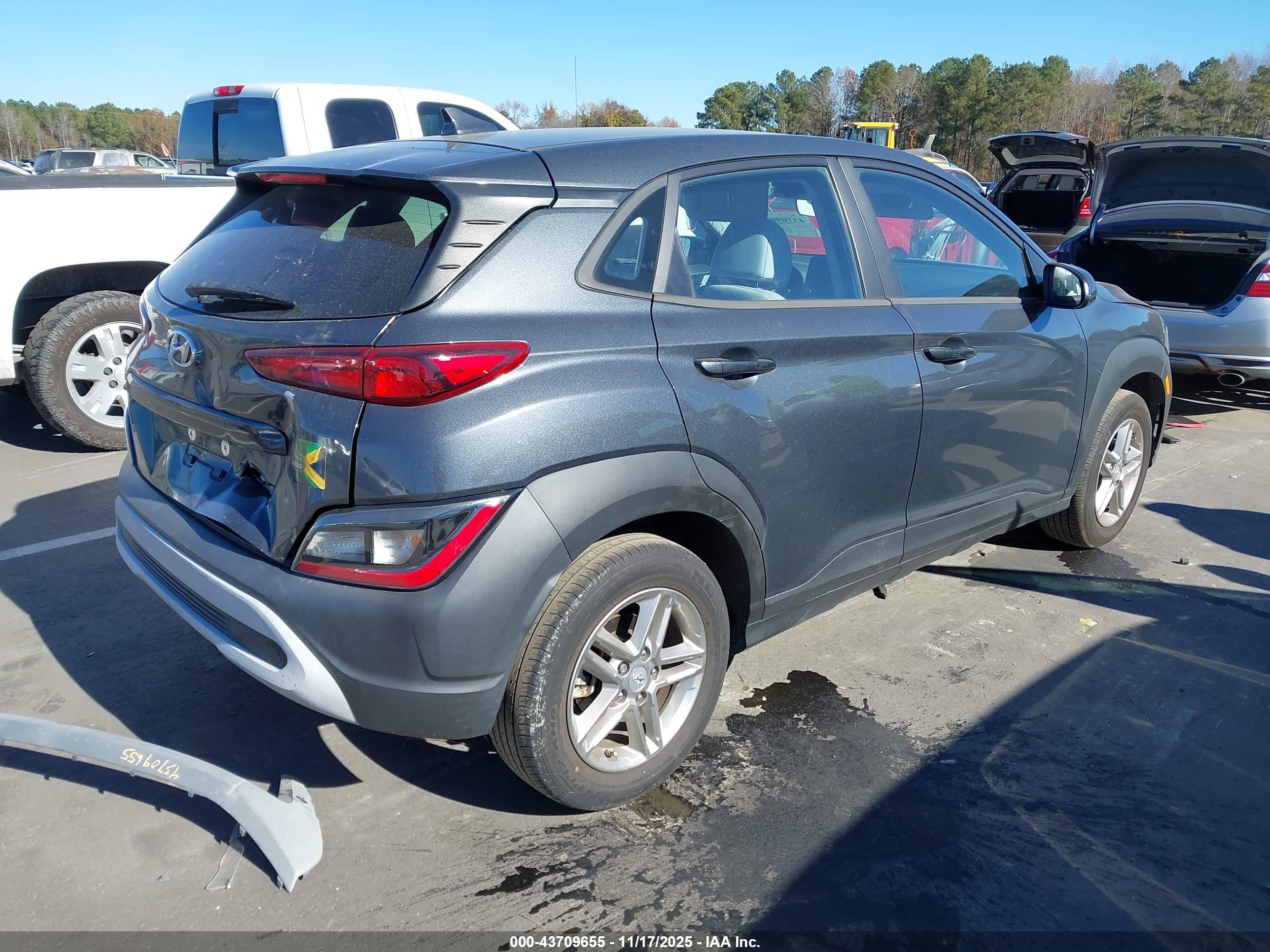 HYUNDAI KONA image 4