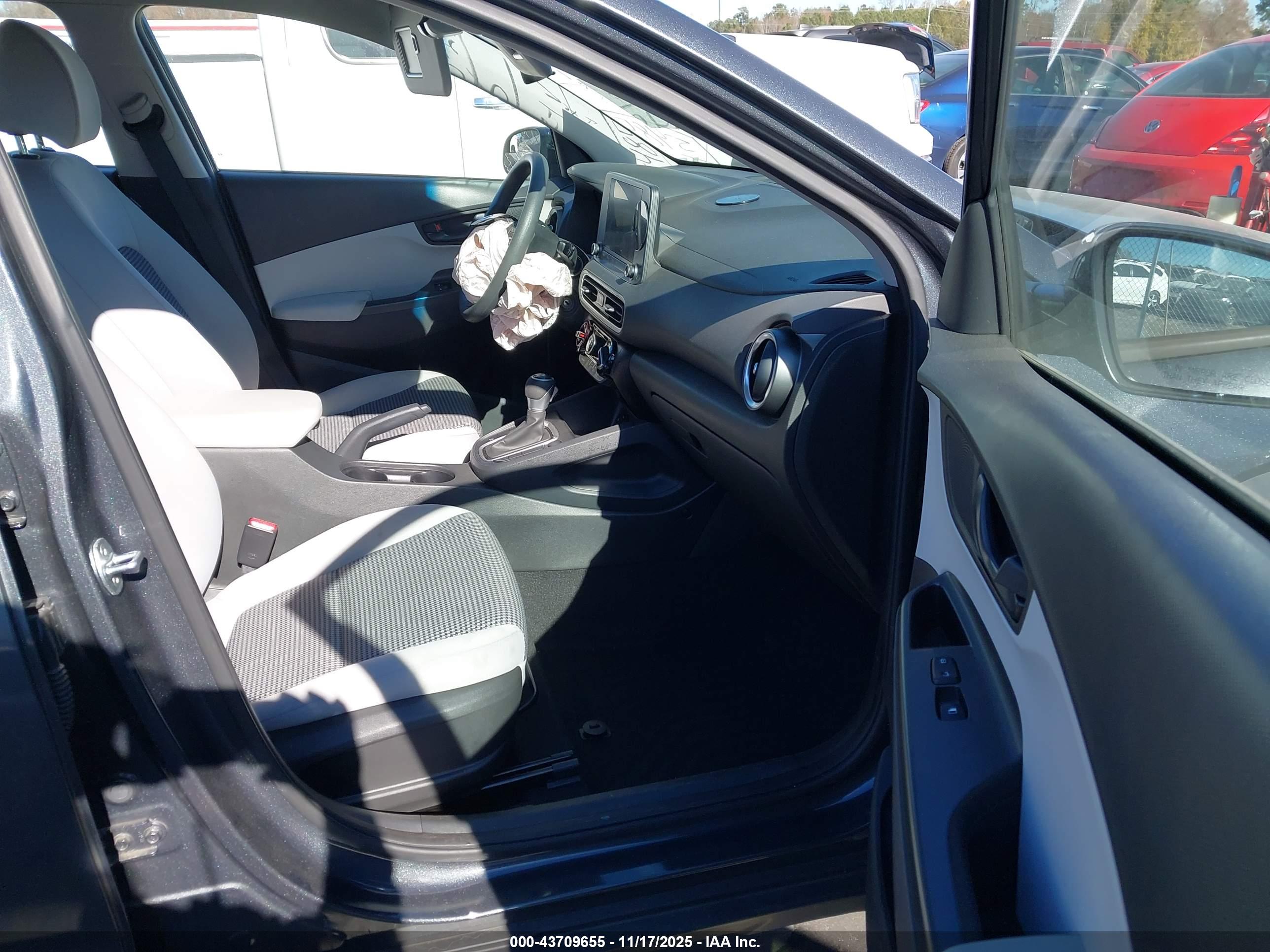 HYUNDAI KONA image 5