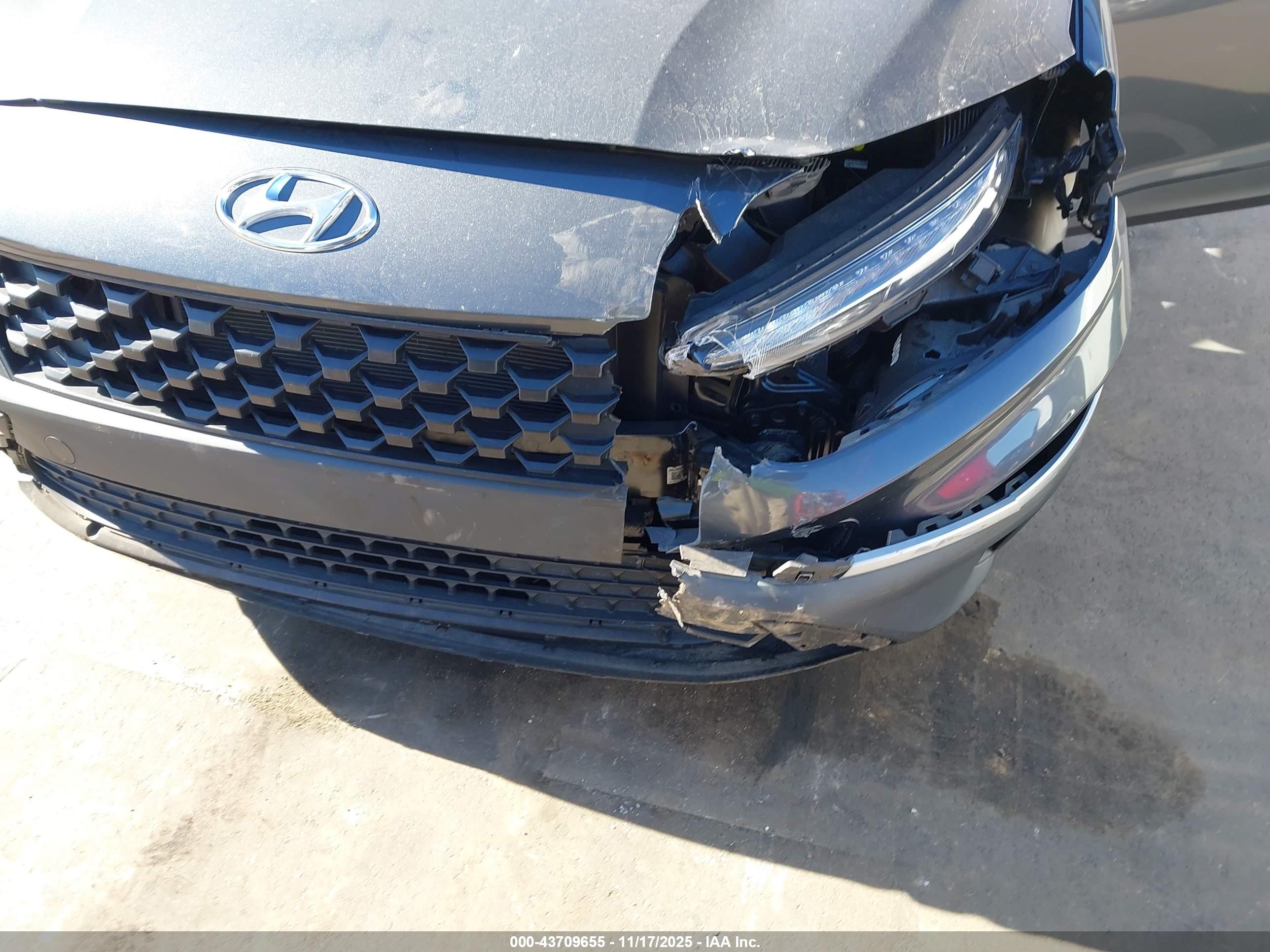 HYUNDAI KONA image 6