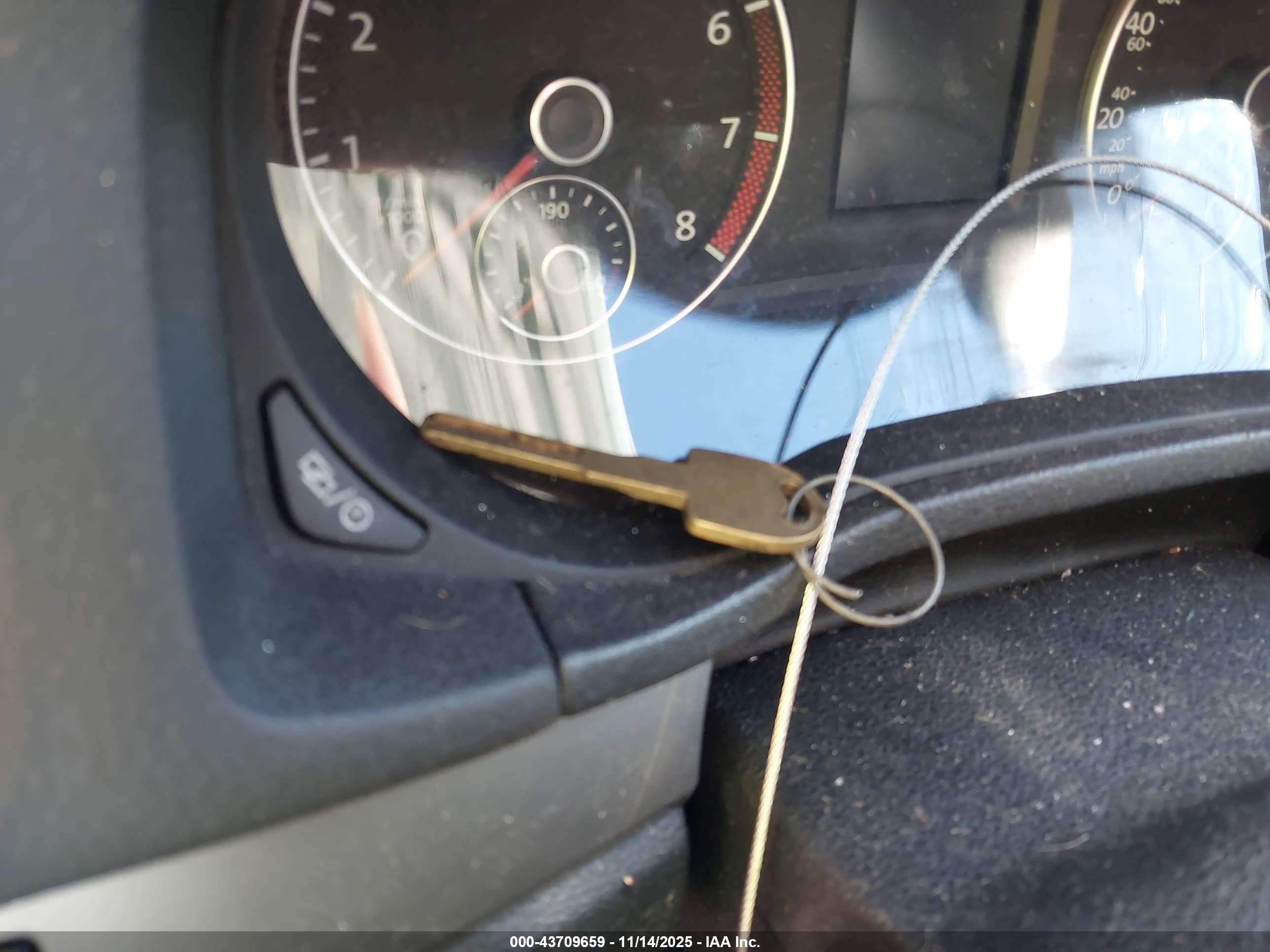 VOLKSWAGEN PASSAT image 11