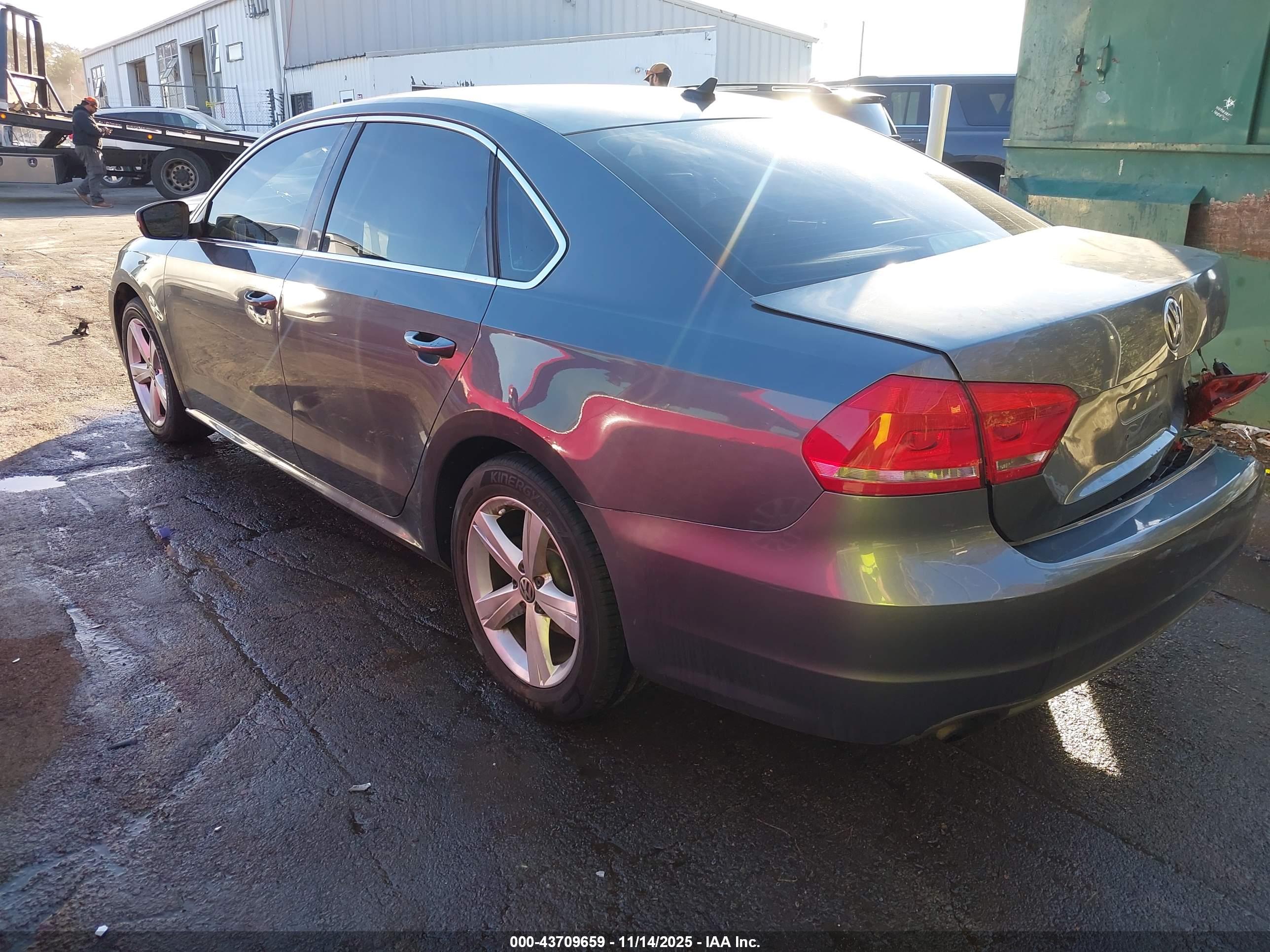 VOLKSWAGEN PASSAT image 3