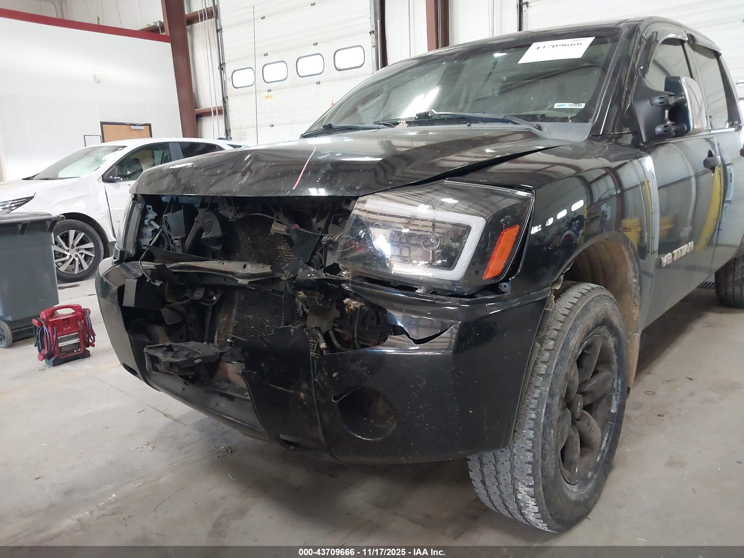 NISSAN TITAN image 6