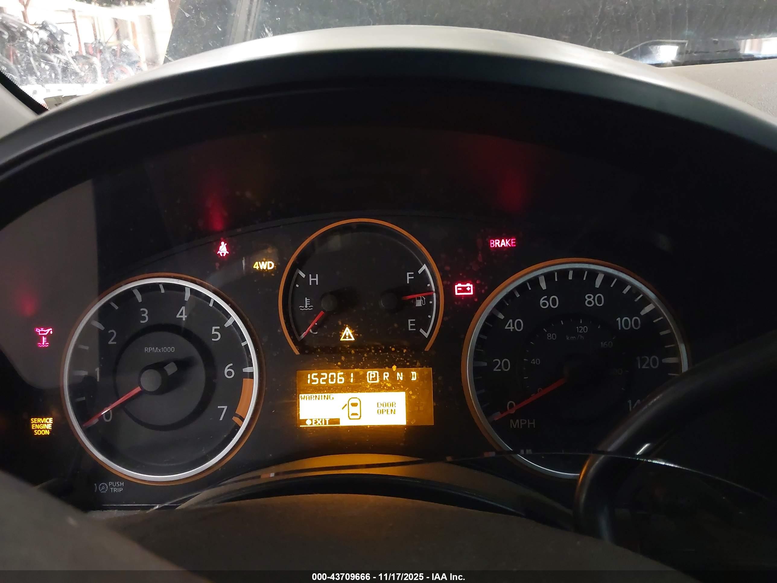 NISSAN TITAN image 7