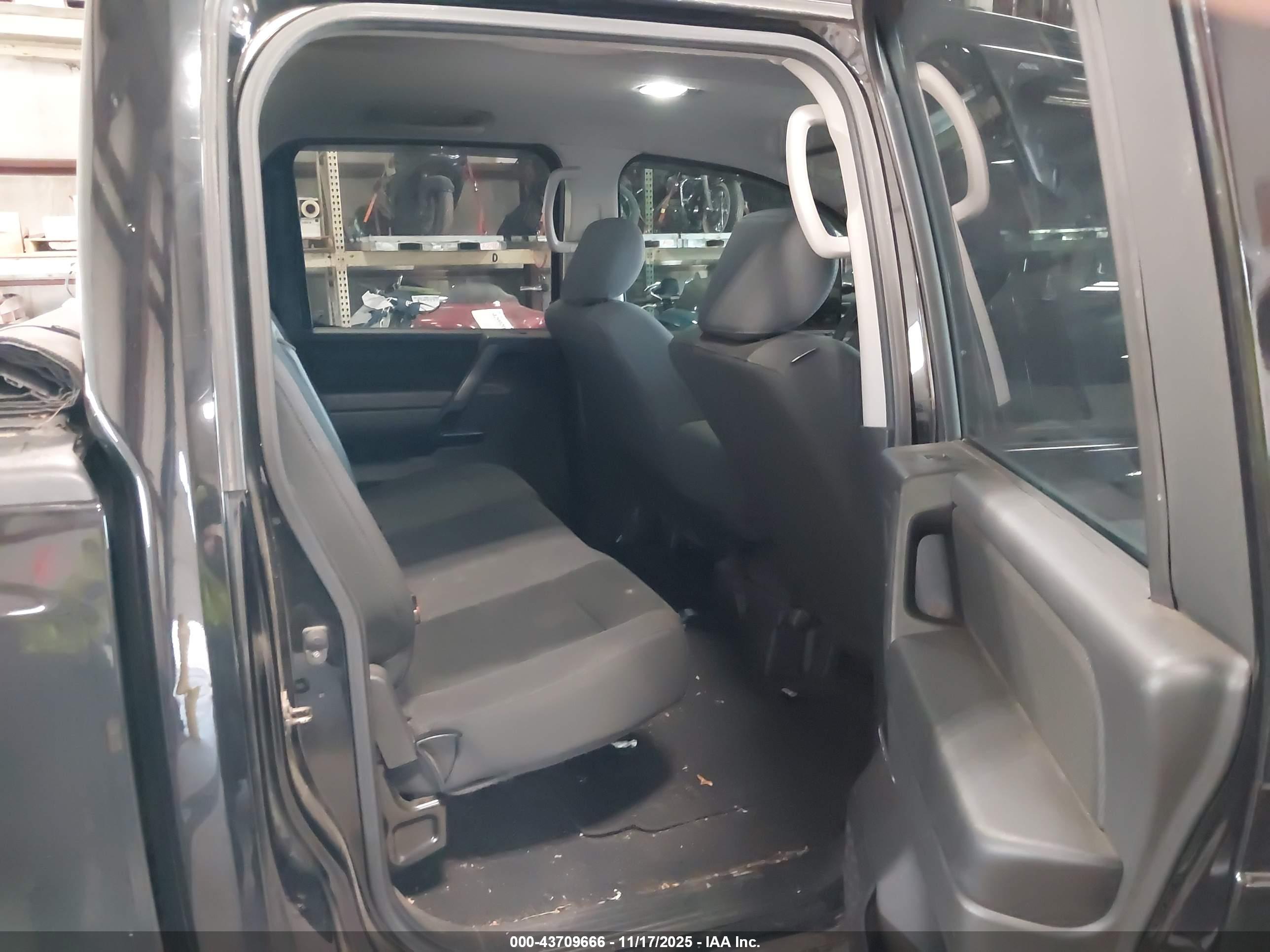 NISSAN TITAN image 8
