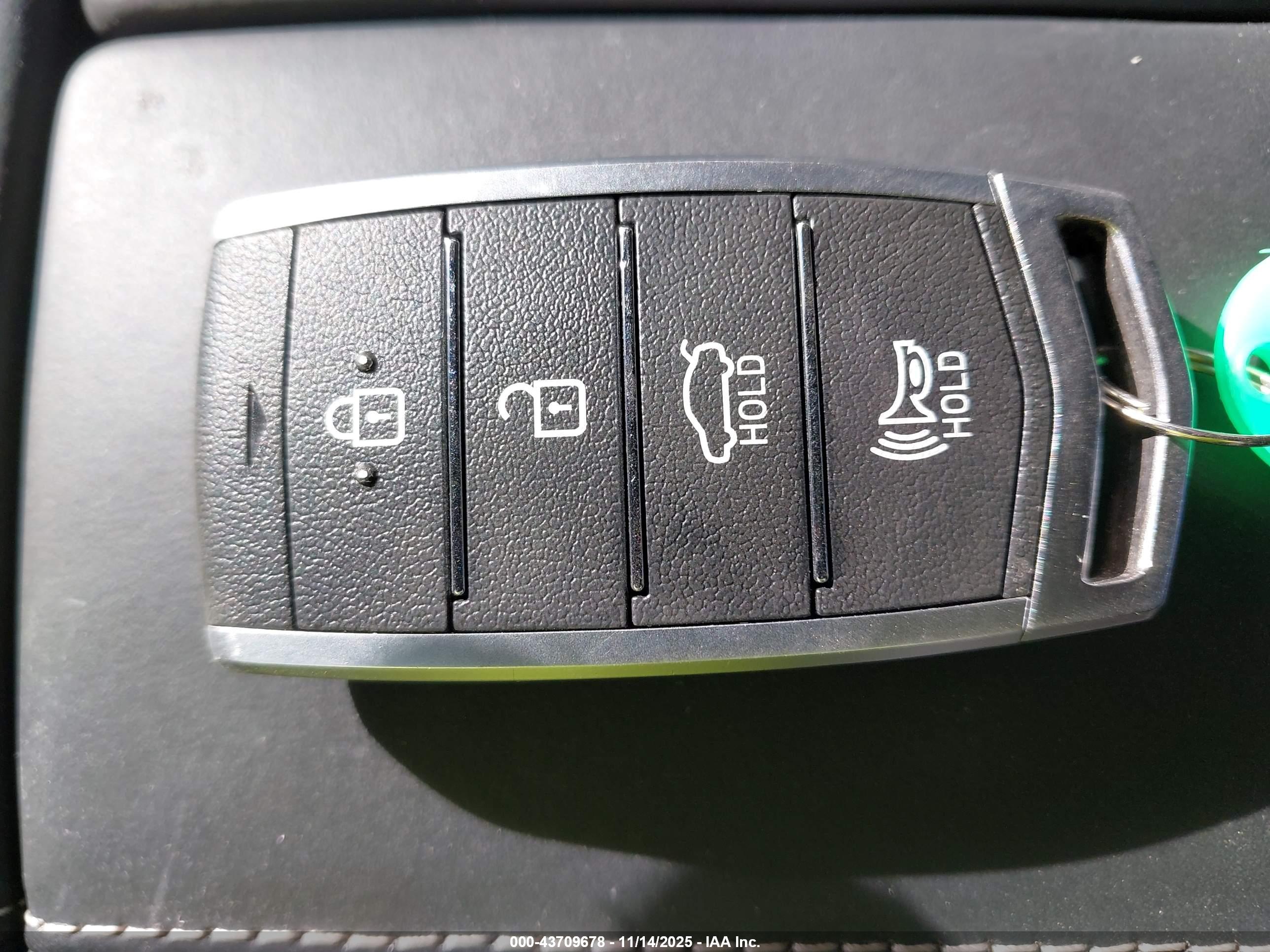 GENESIS G90 image 11