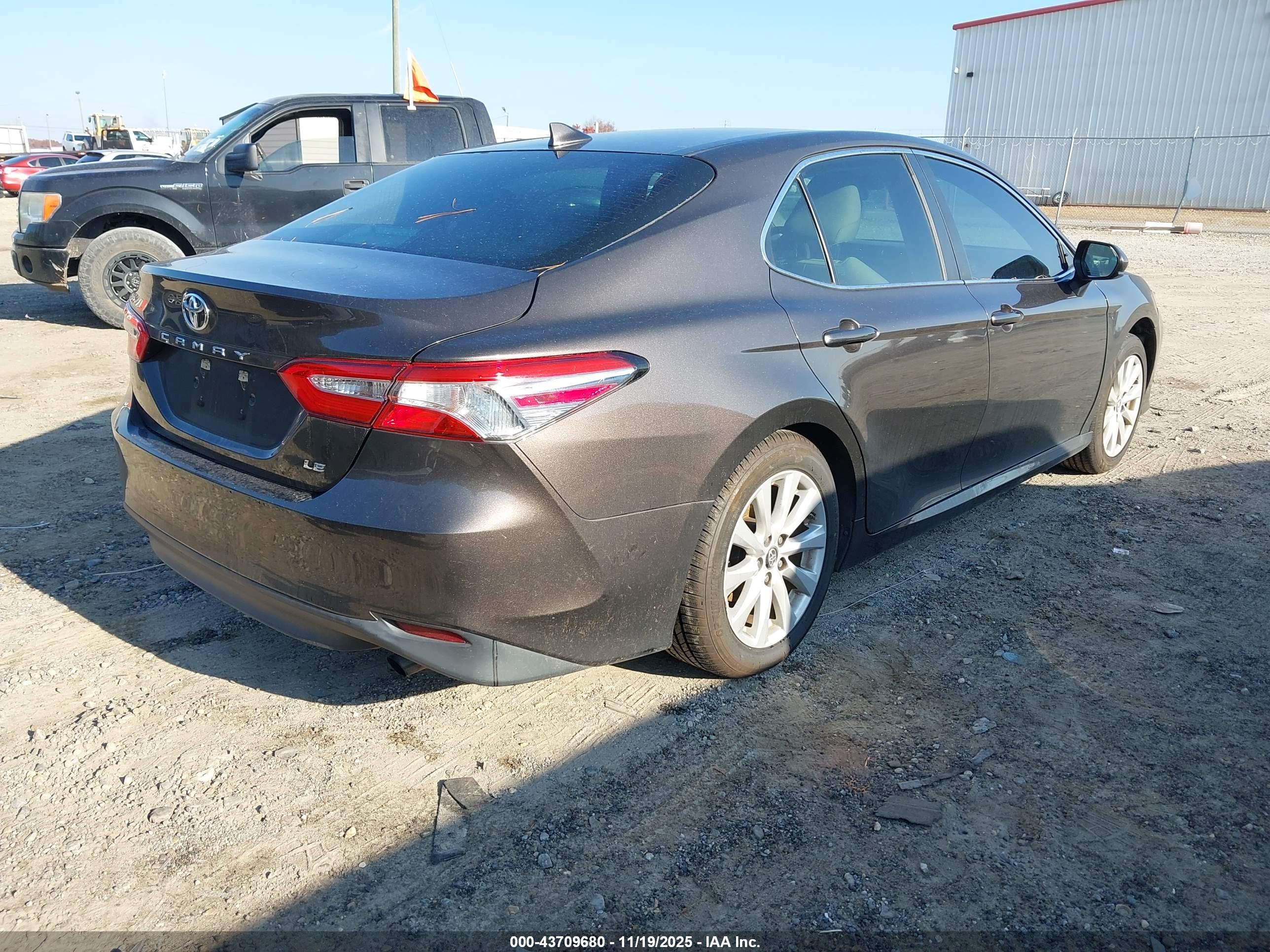 TOYOTA CAMRY image 4