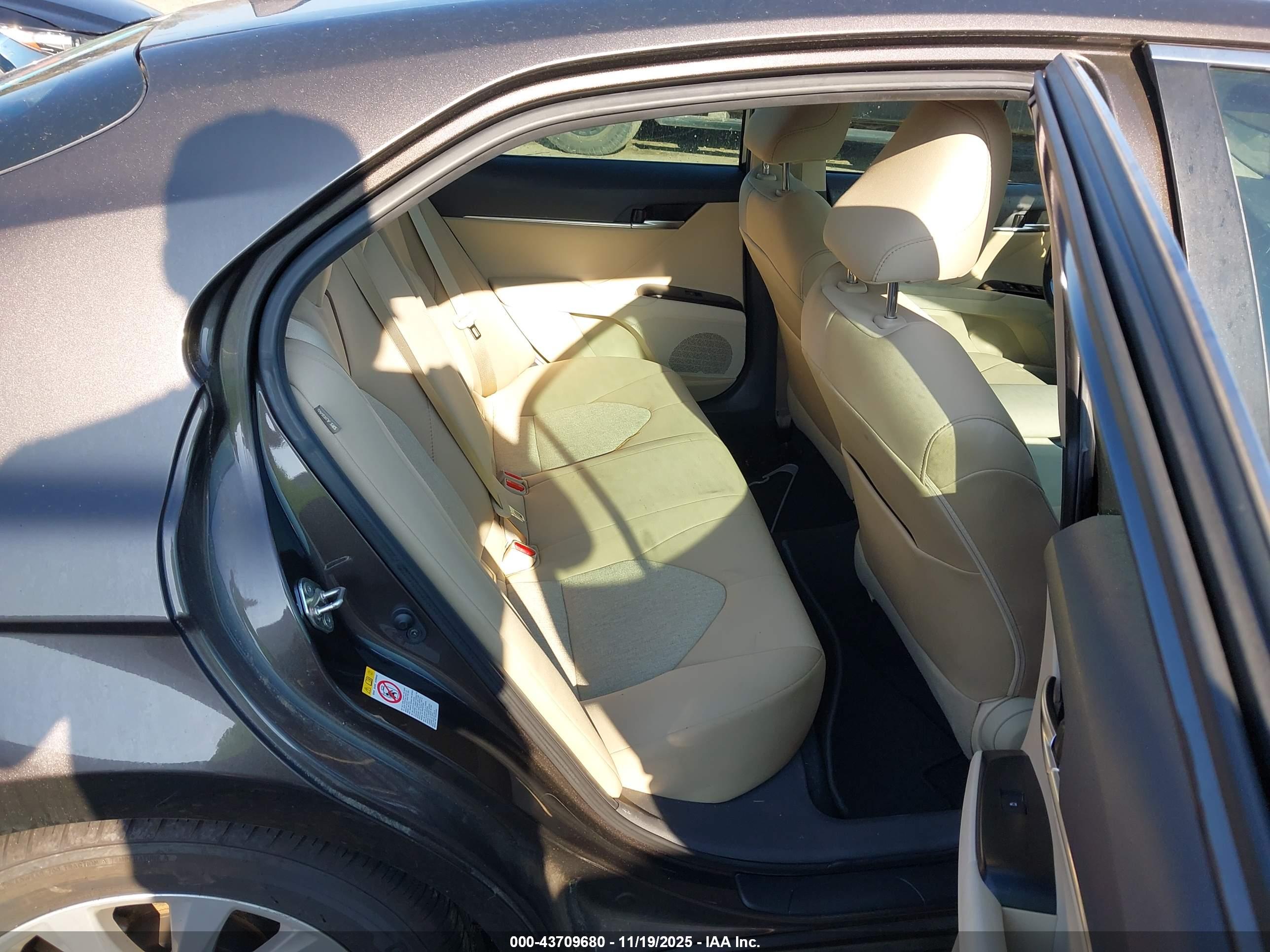 TOYOTA CAMRY image 8
