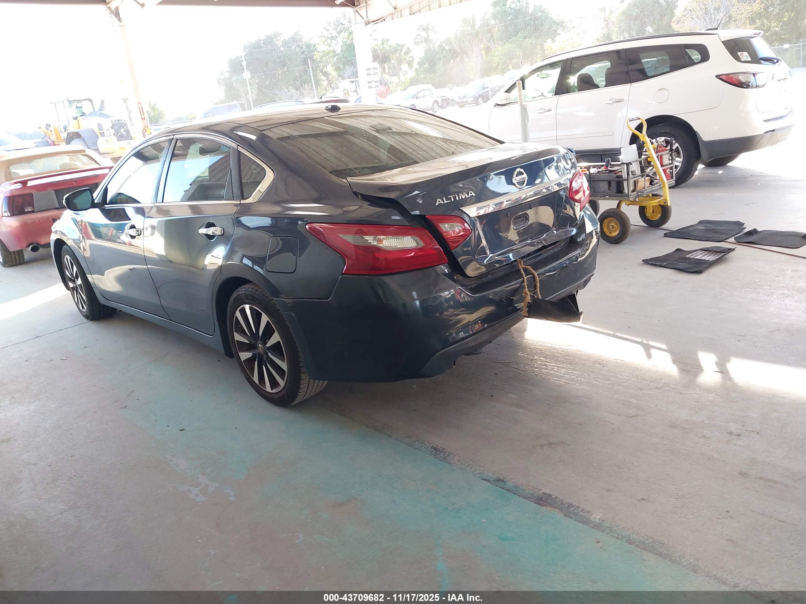 NISSAN ALTIMA image 3