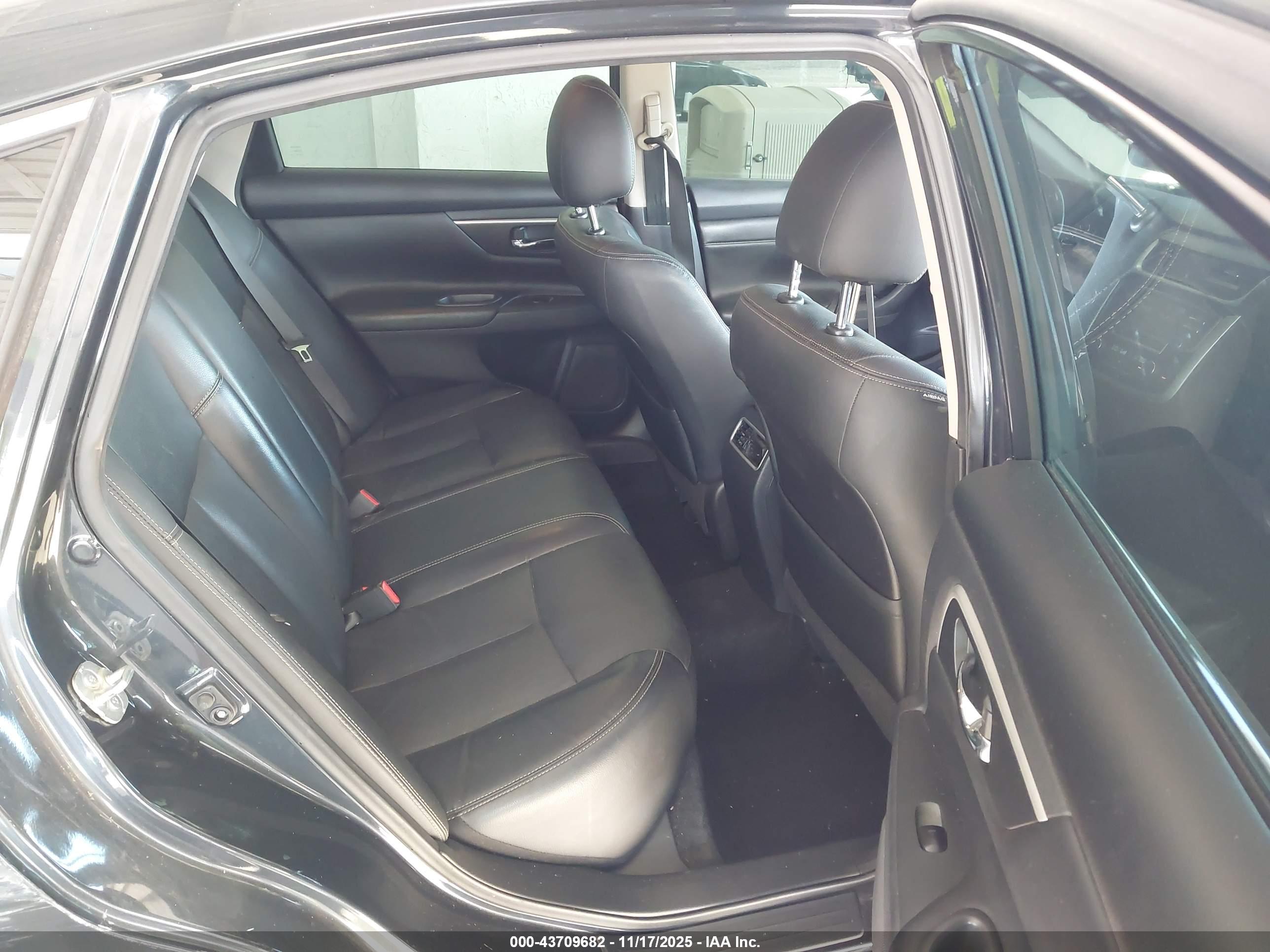 NISSAN ALTIMA image 8