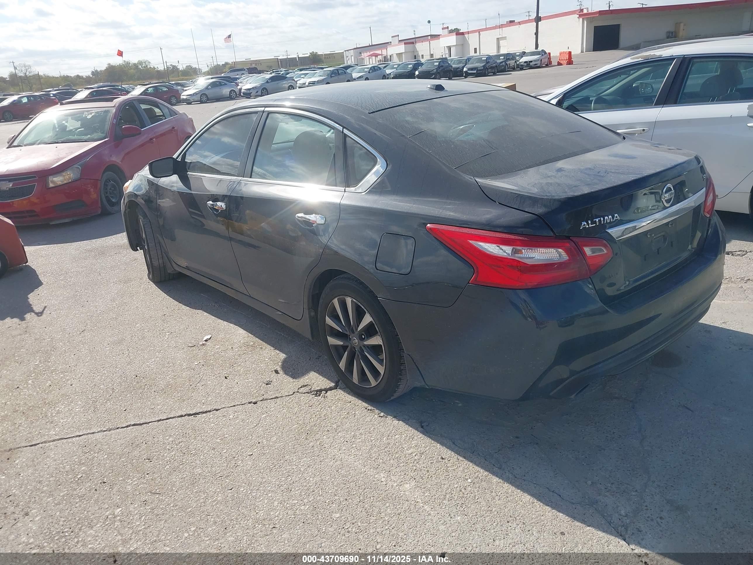 NISSAN ALTIMA image 3