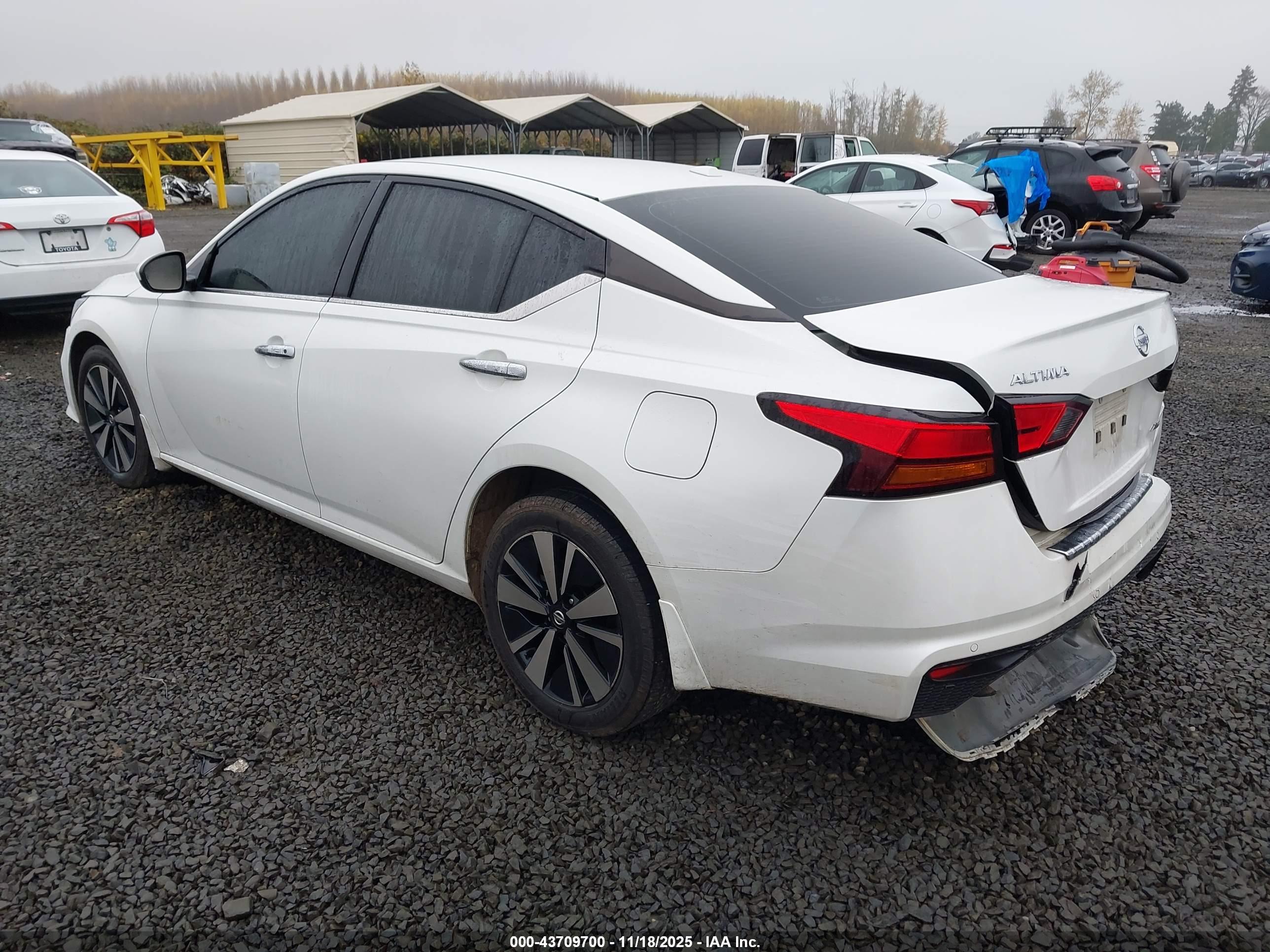 NISSAN ALTIMA image 3