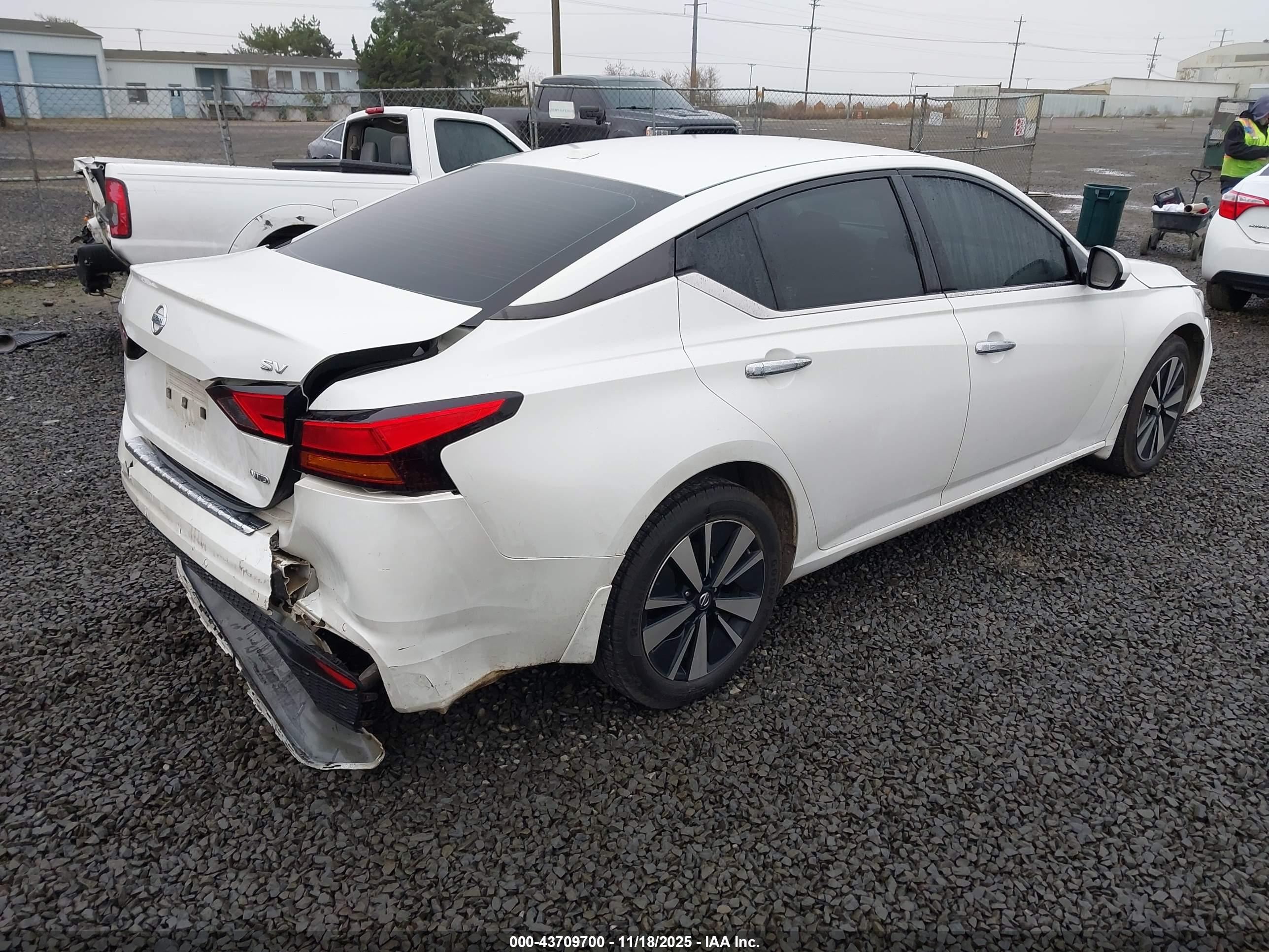 NISSAN ALTIMA image 4