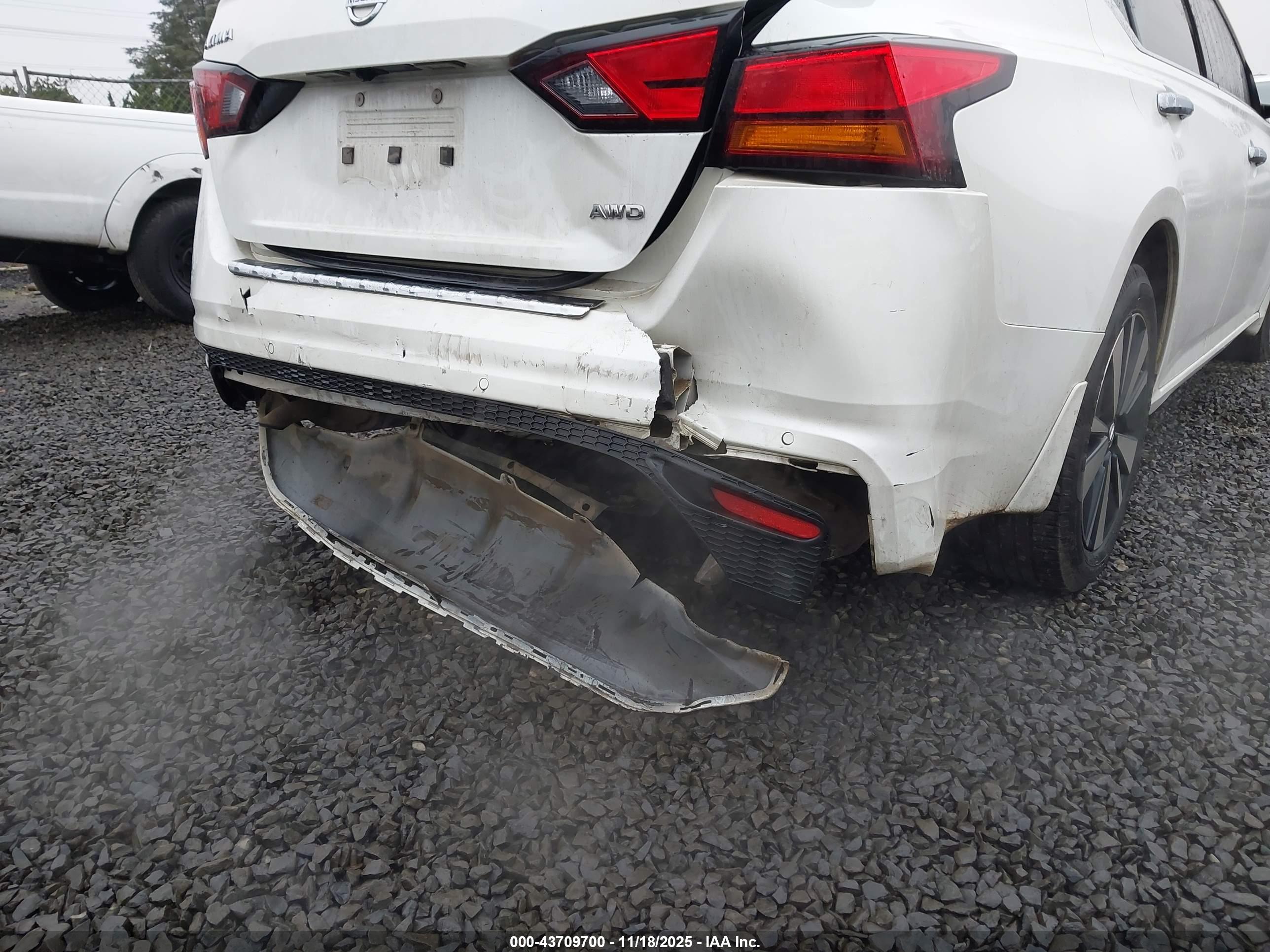 NISSAN ALTIMA image 6