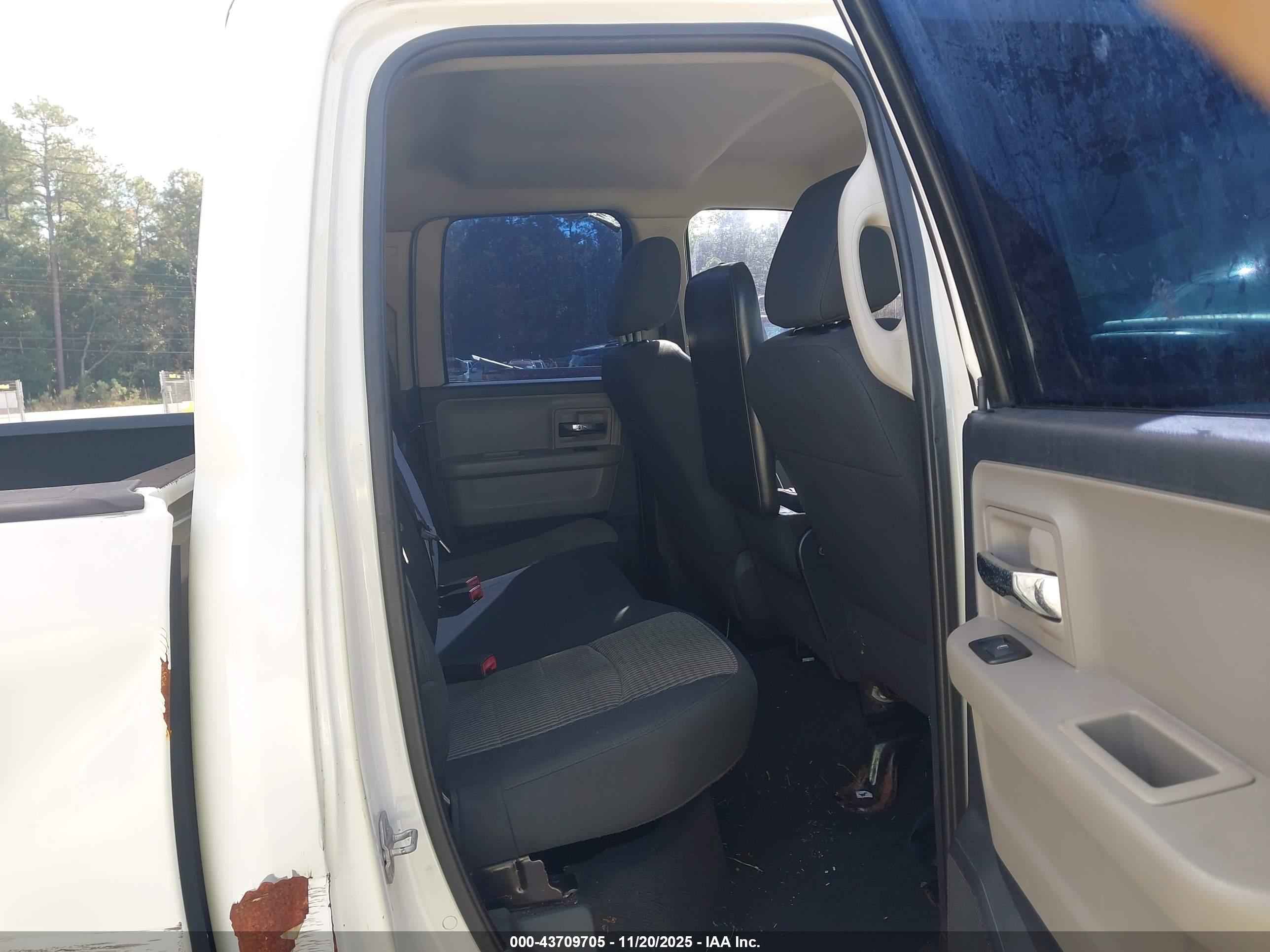 DODGE RAM image 8