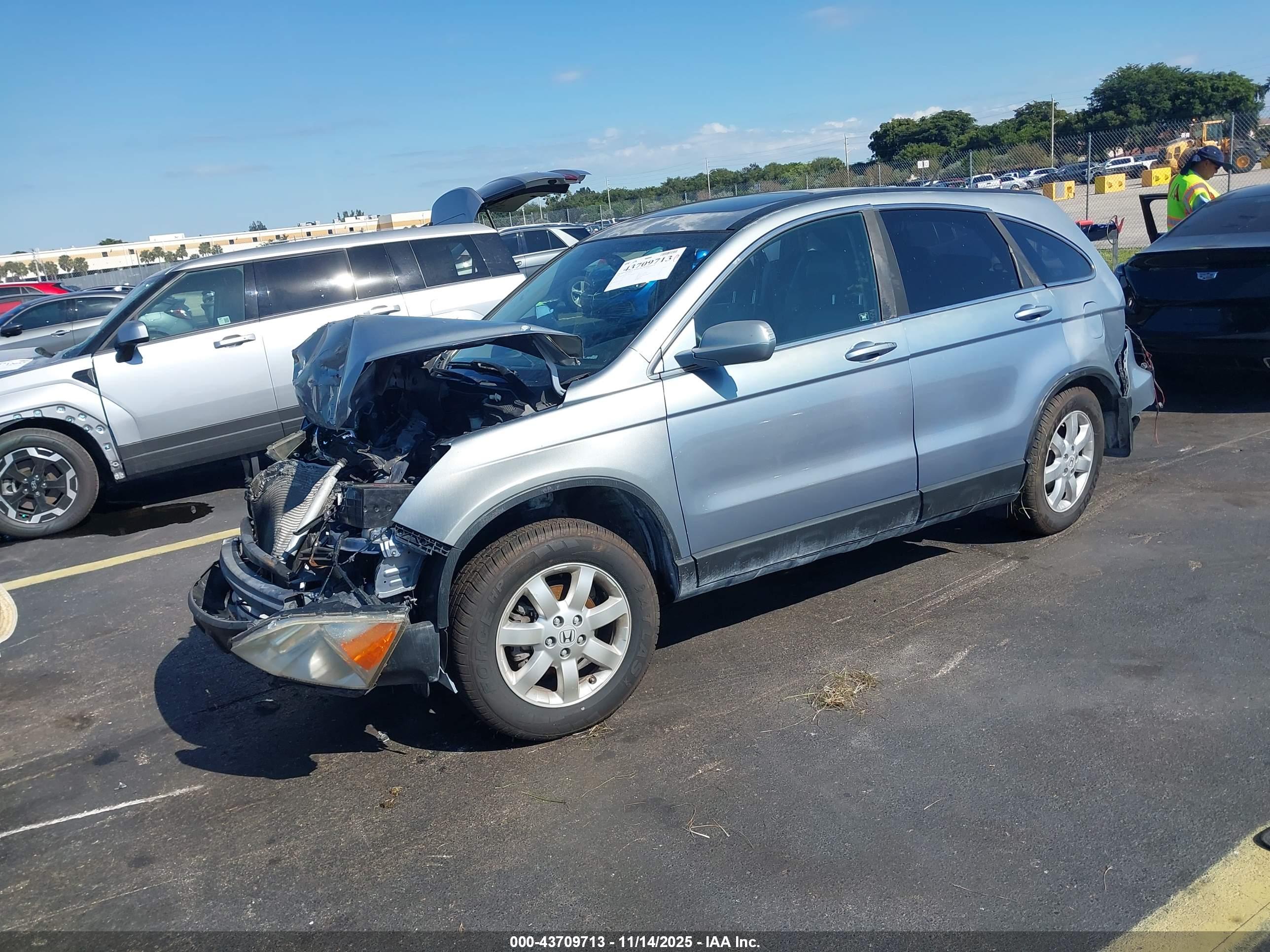 HONDA CR-V image 2