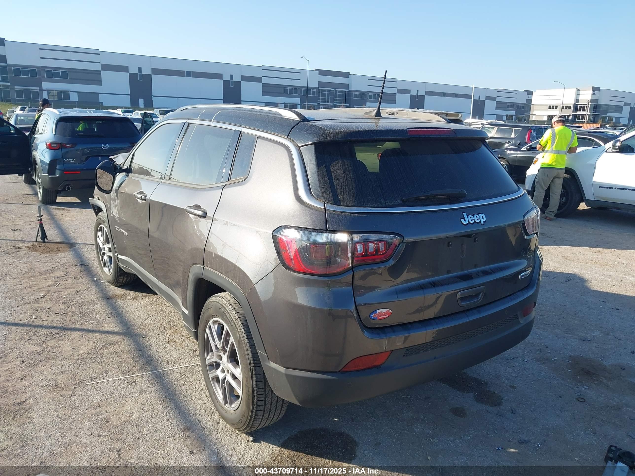 JEEP COMPASS image 3
