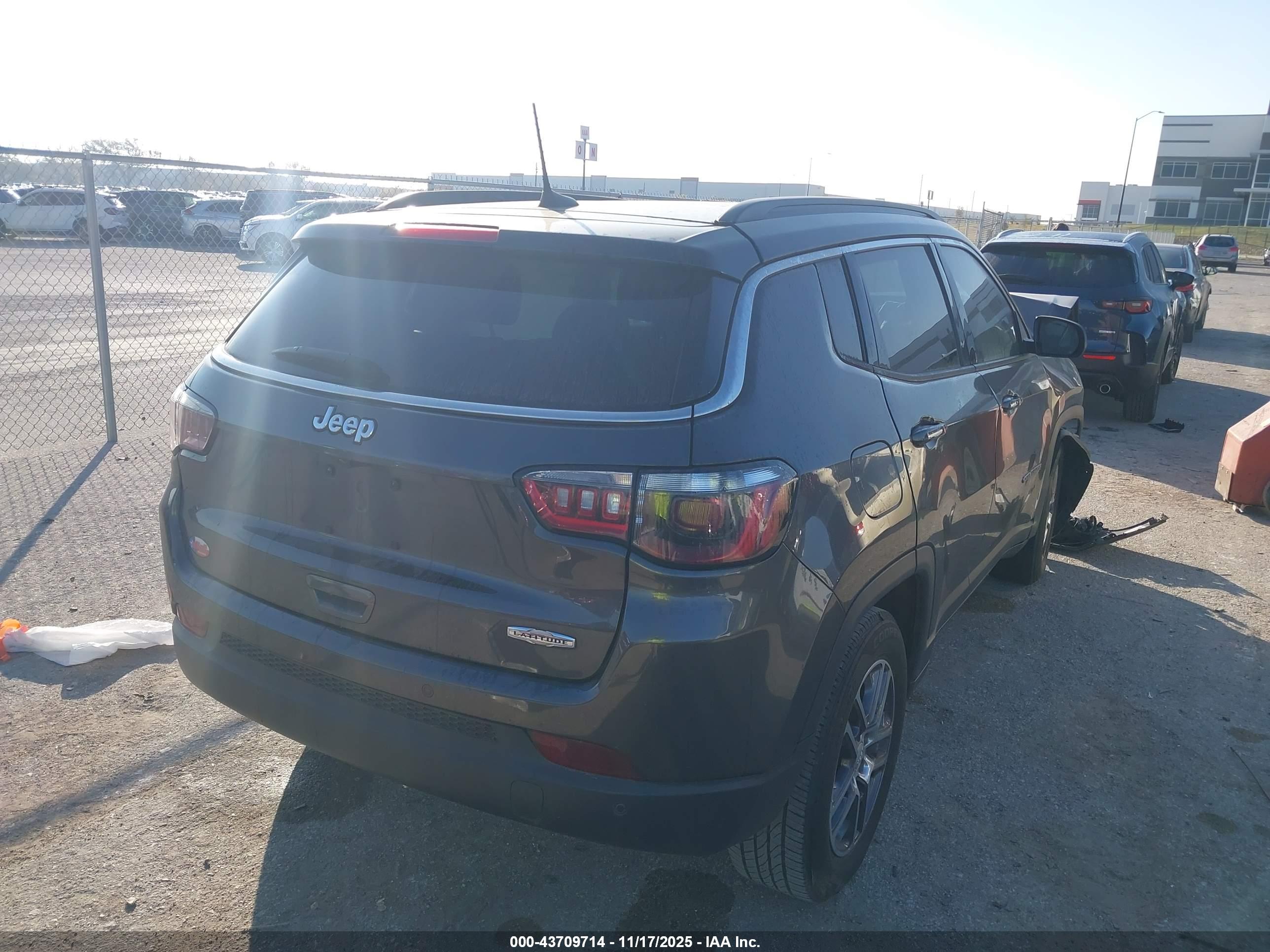 JEEP COMPASS image 4