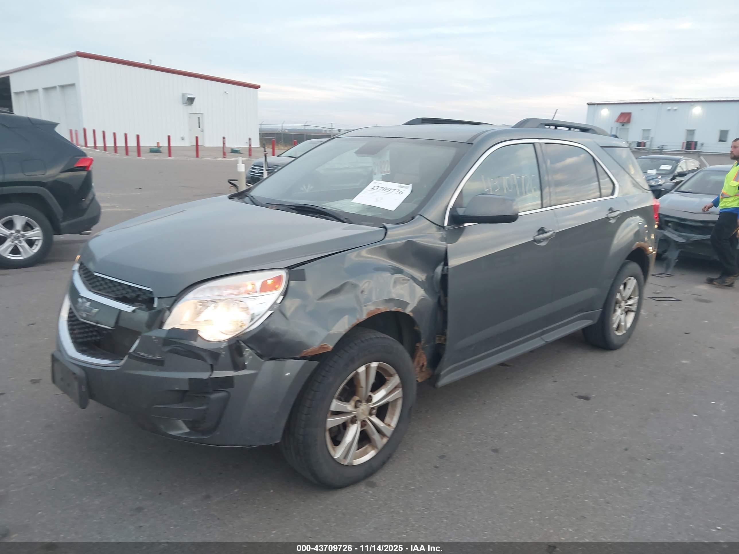 CHEVROLET EQUINOX image 2