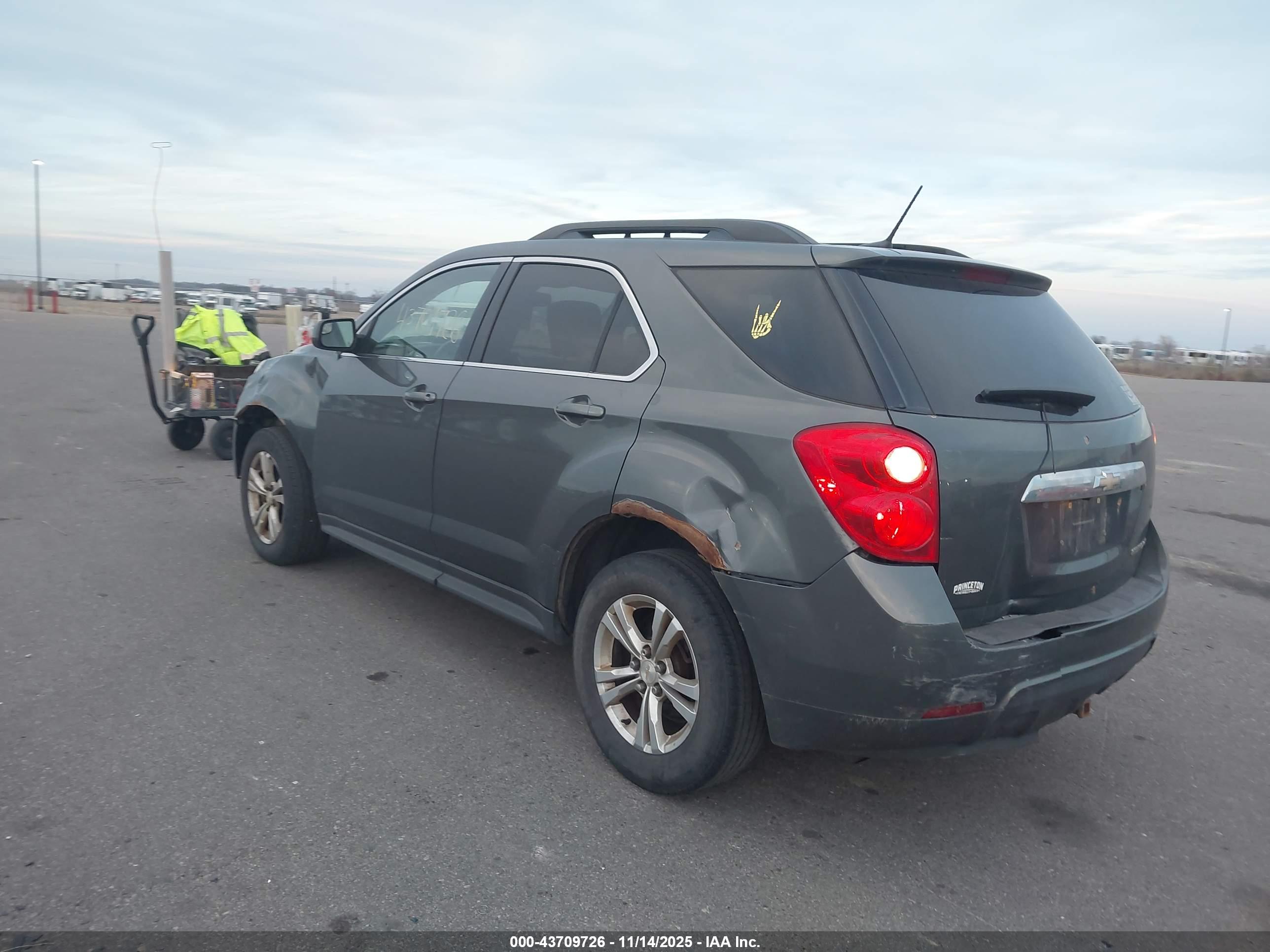 CHEVROLET EQUINOX image 3
