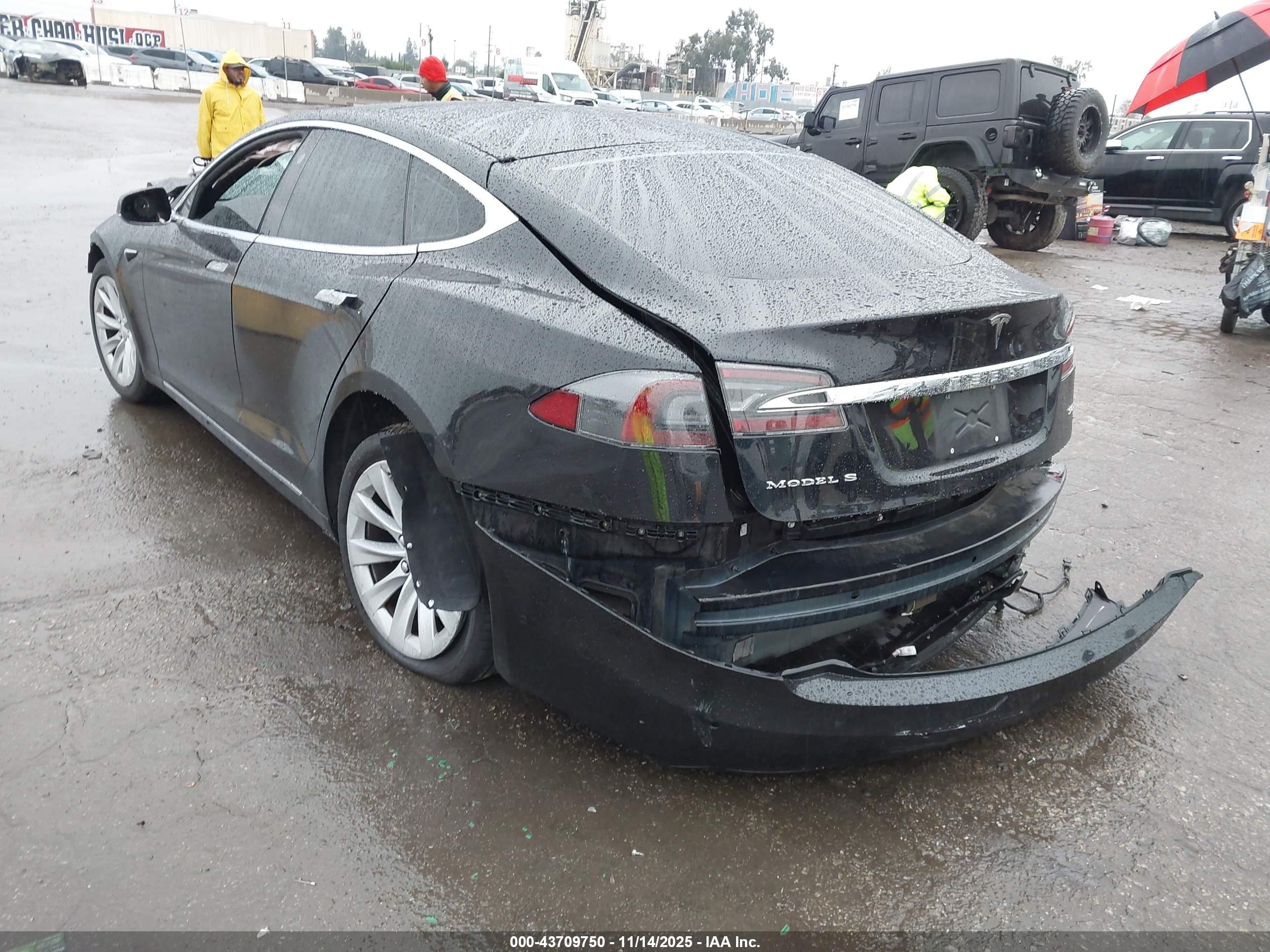 TESLA MODEL image 3
