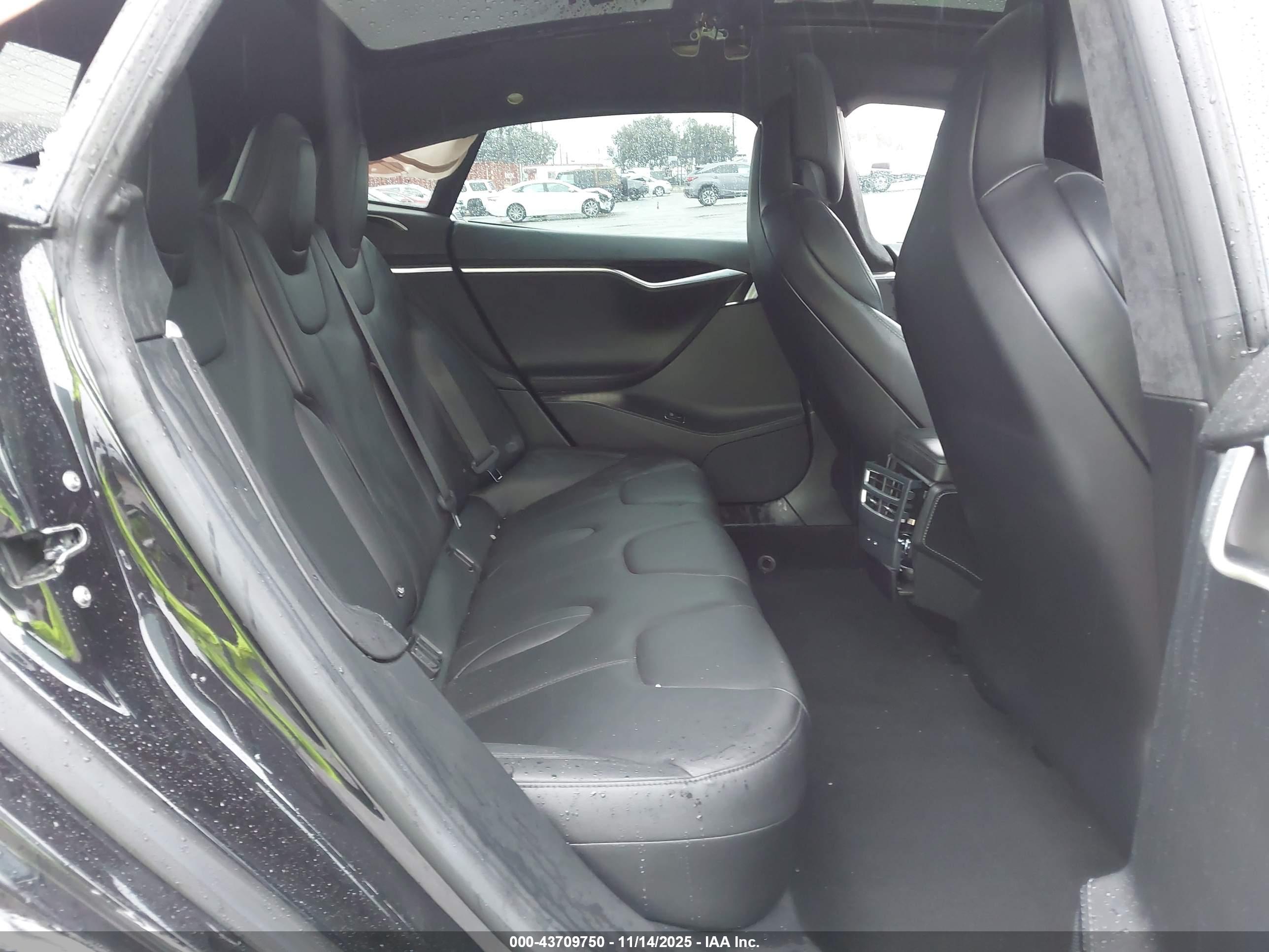 TESLA MODEL image 8