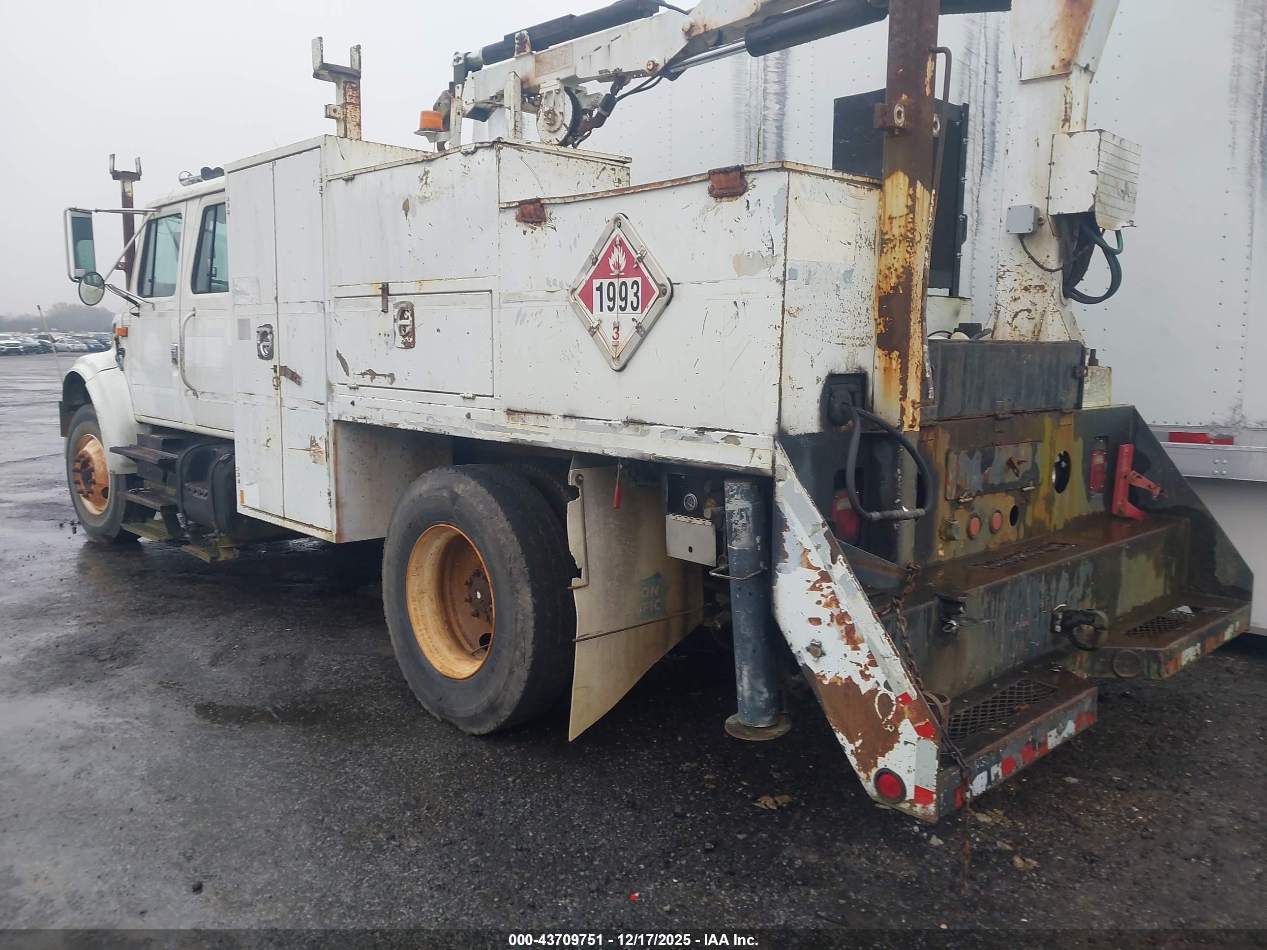 INTERNATIONAL 4000 image 3