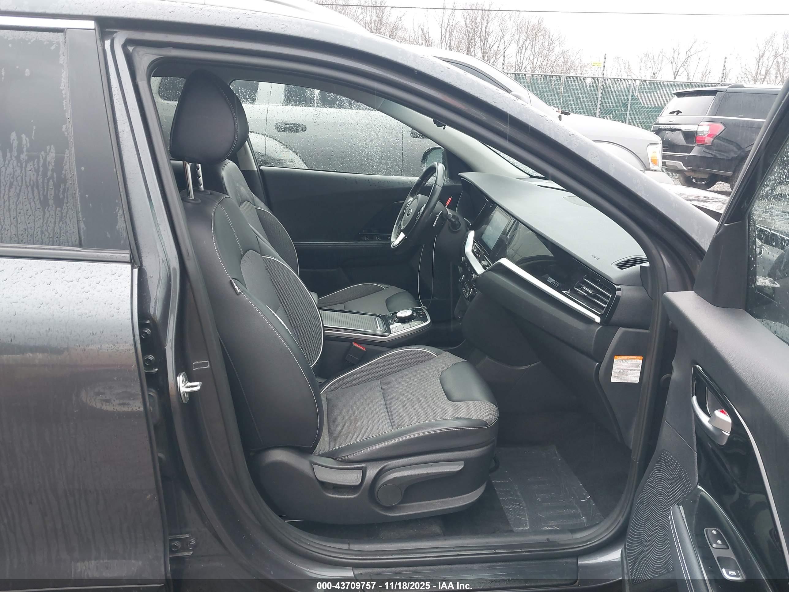 KIA NIRO image 5