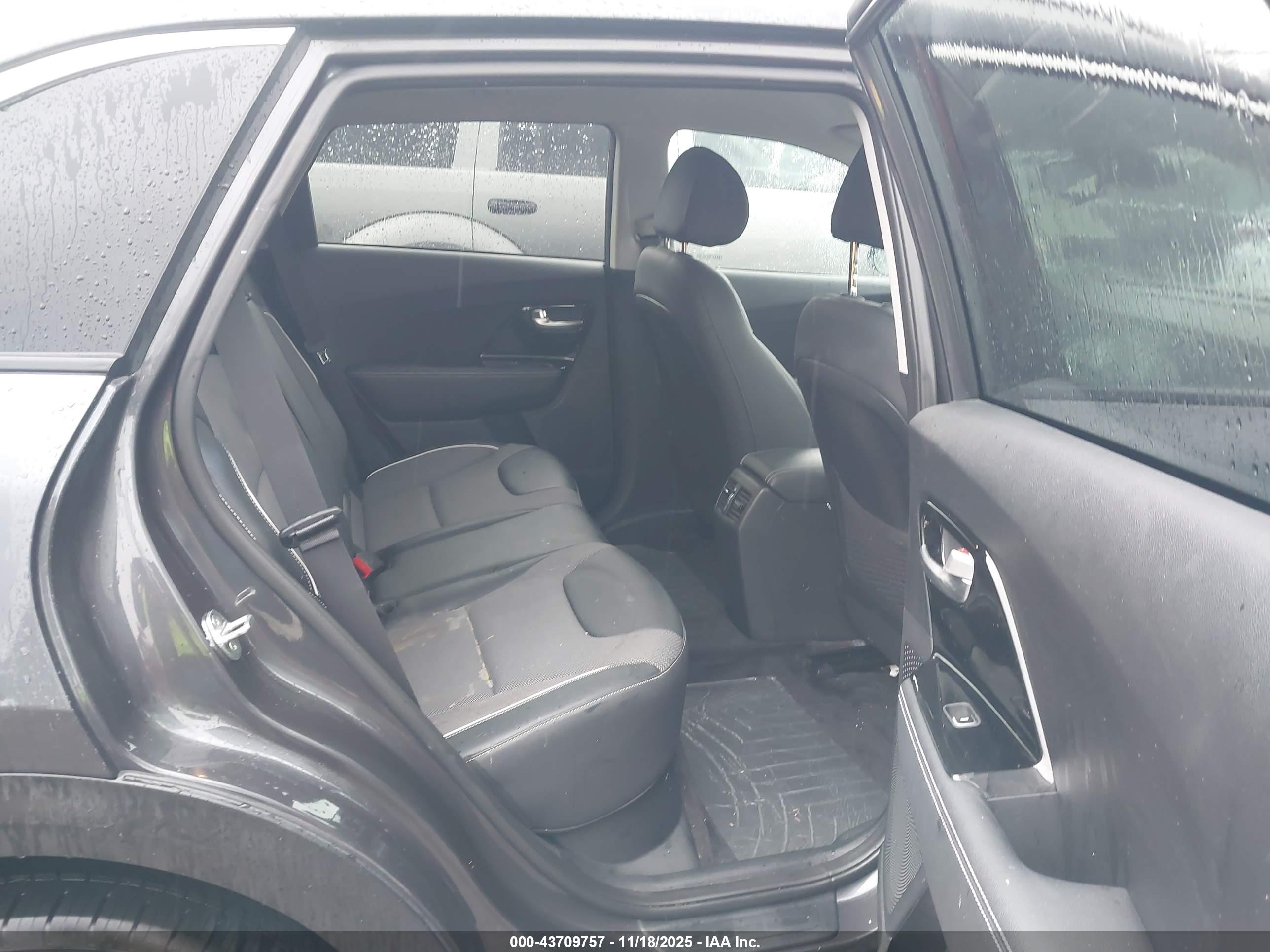 KIA NIRO image 8