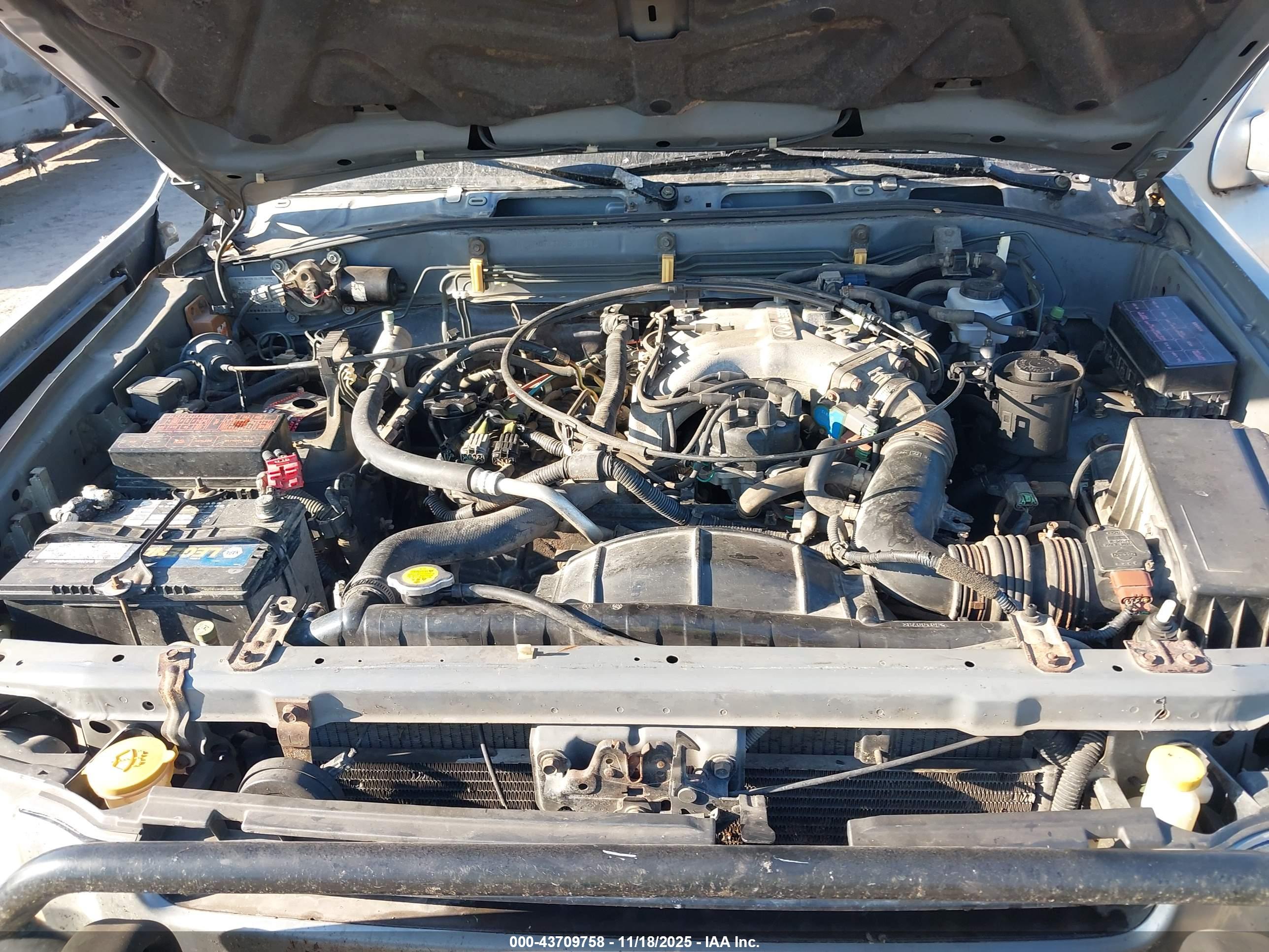 INFINITI QX4 image 10