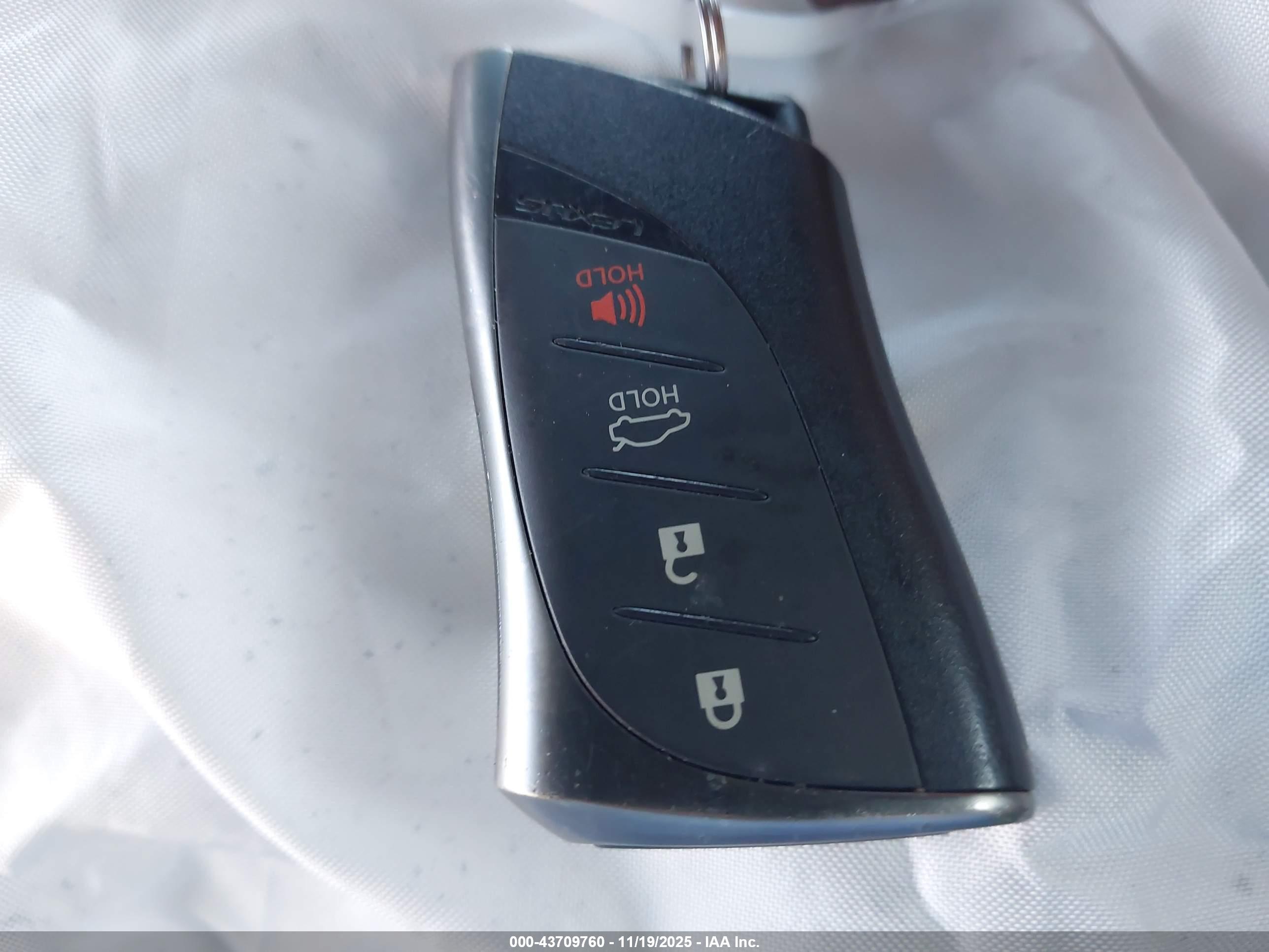 LEXUS ES image 11
