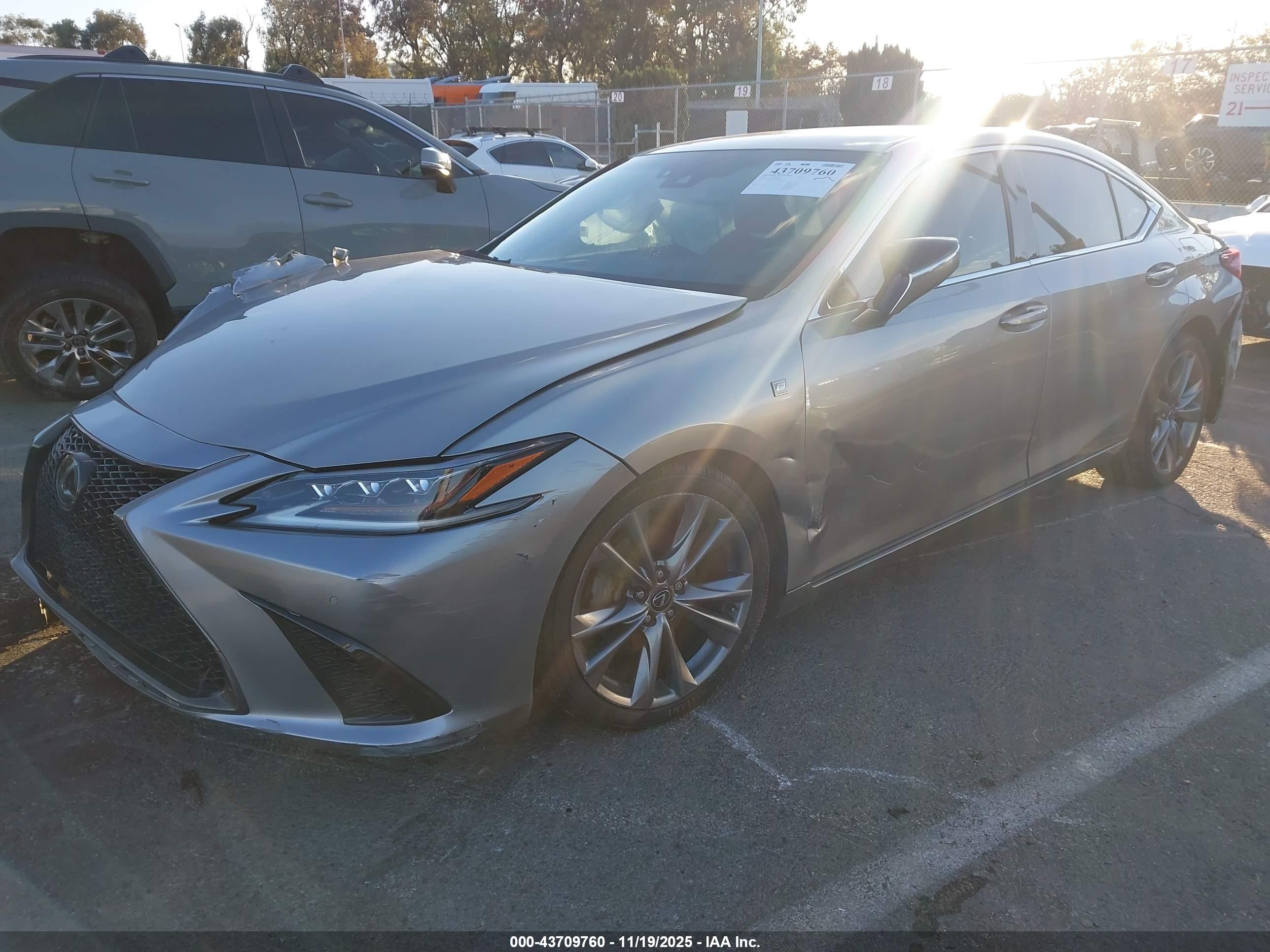 LEXUS ES image 2