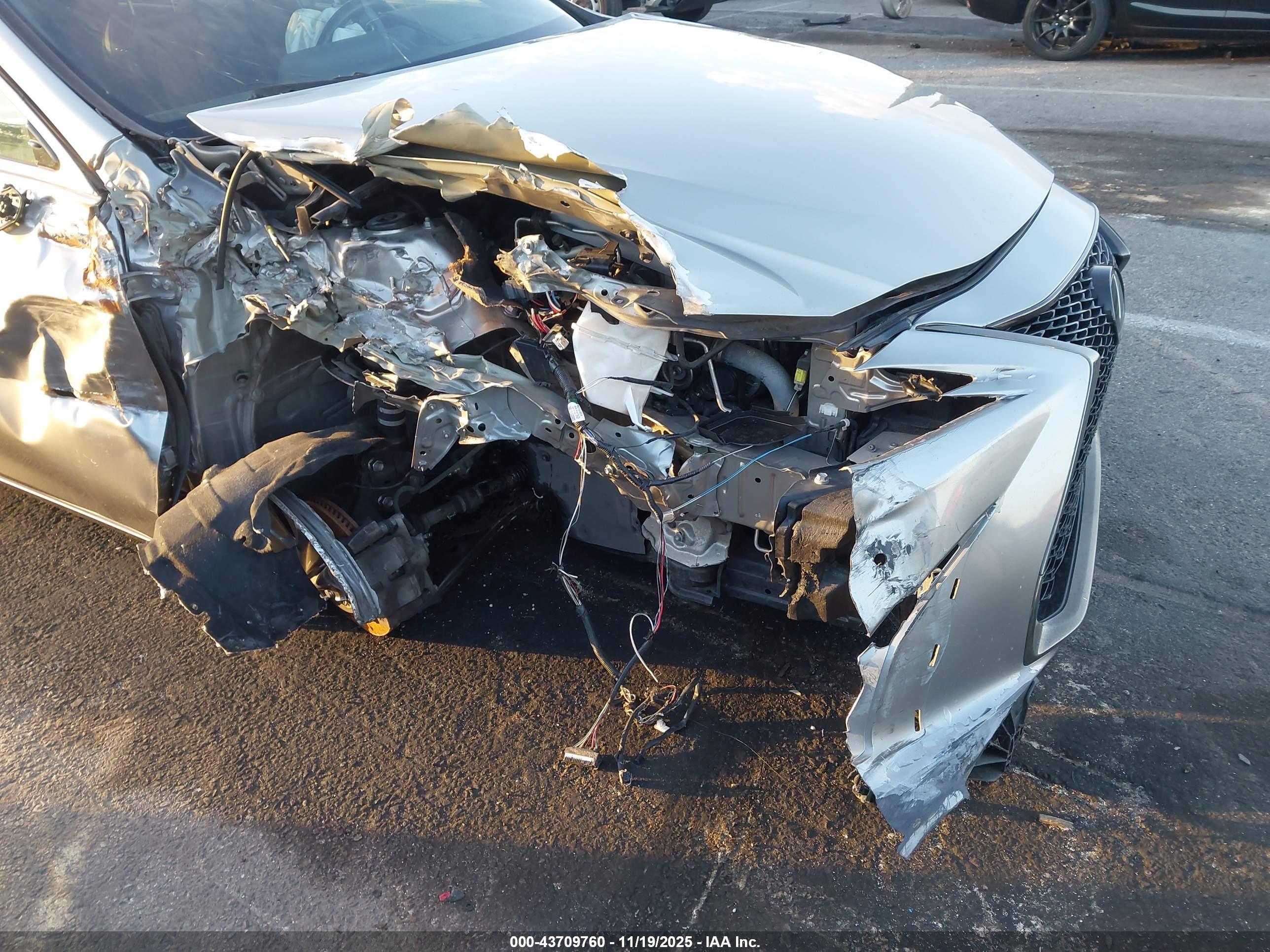 LEXUS ES image 6