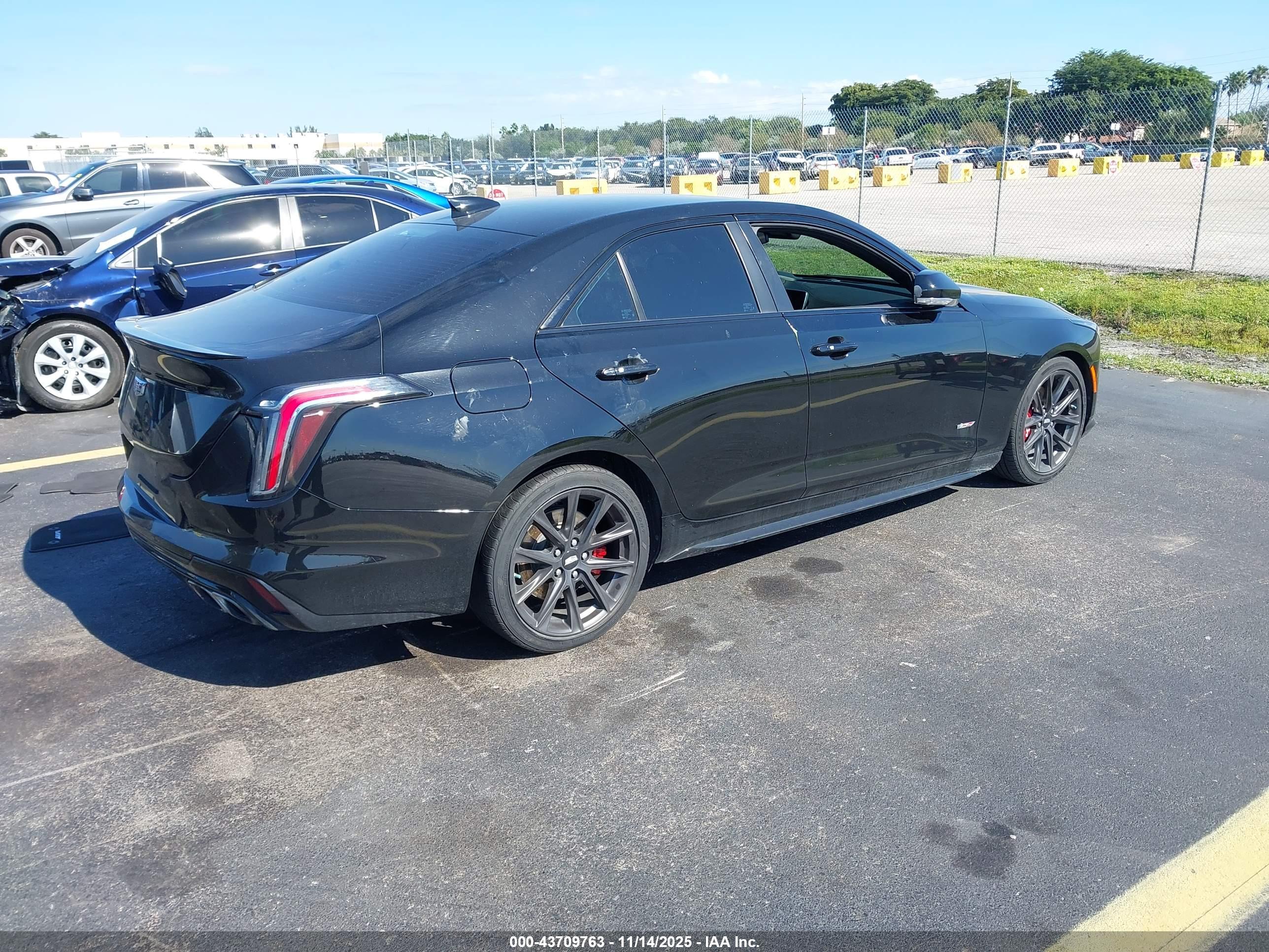 CADILLAC CT4-V image 4