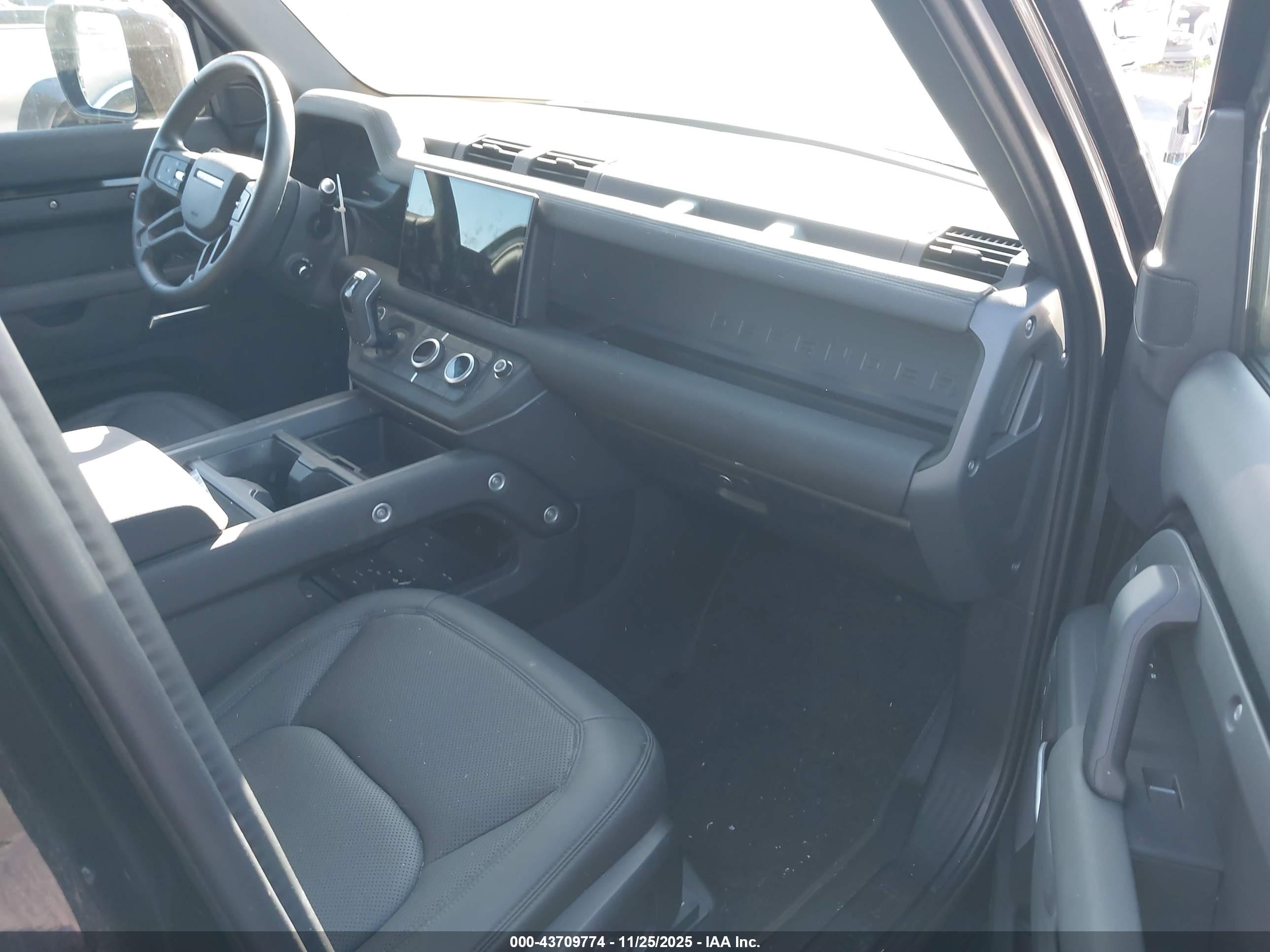 LAND ROVER image 5
