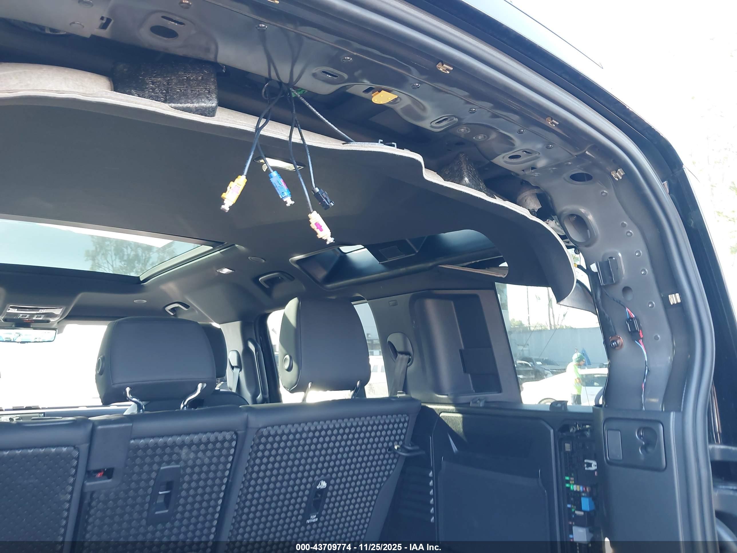 LAND ROVER image 6
