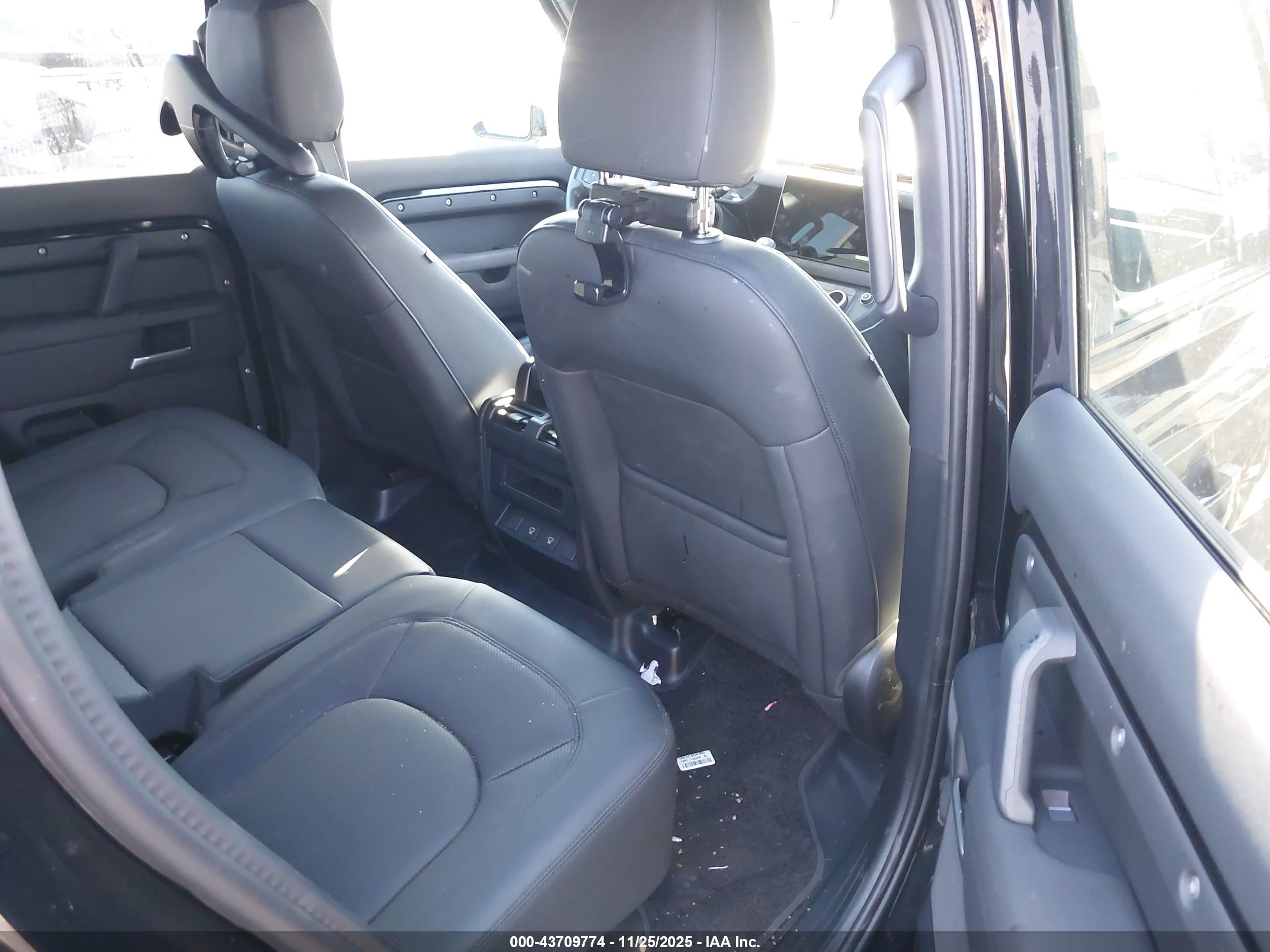 LAND ROVER image 8