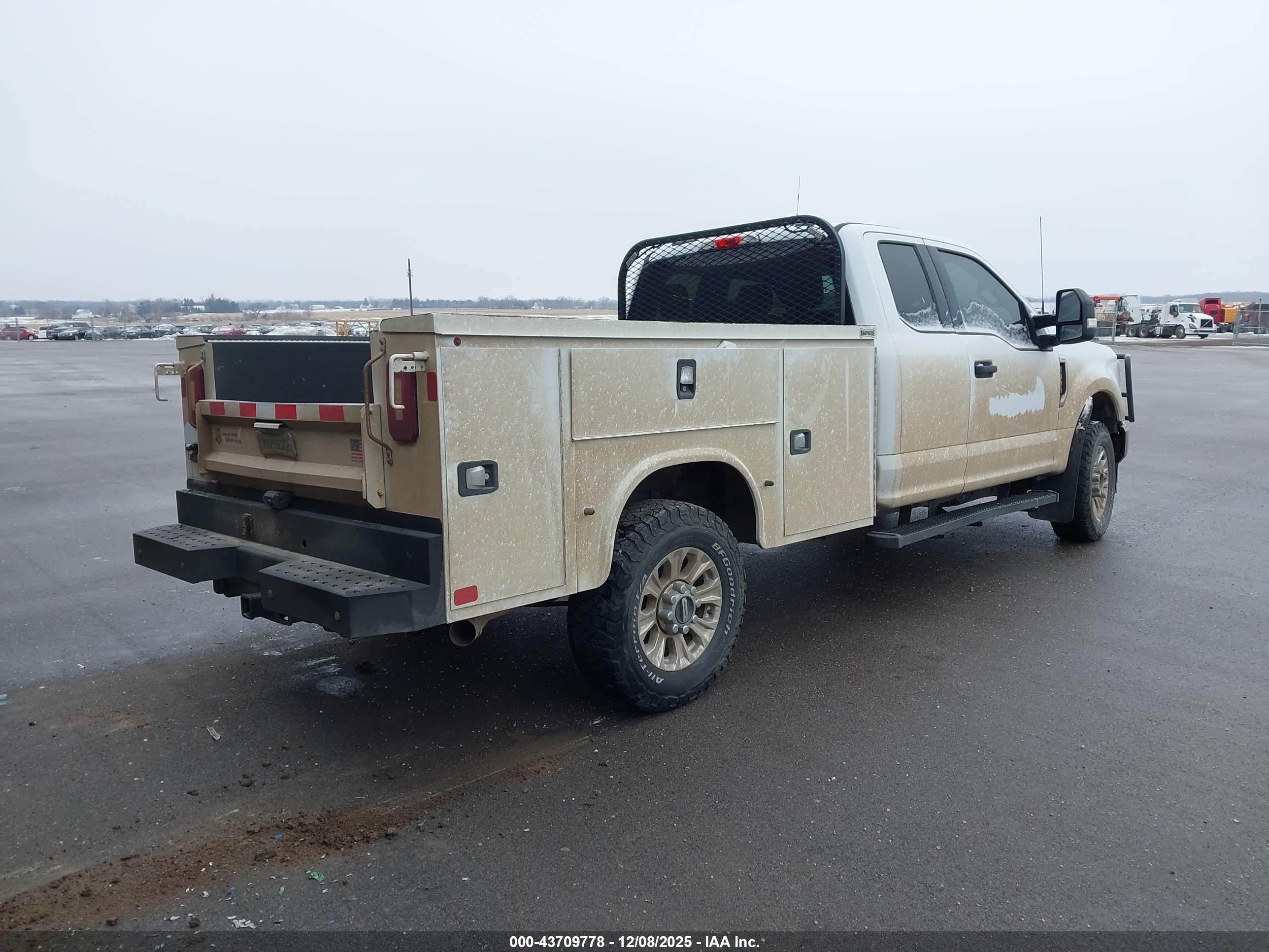 FORD SUPER image 4
