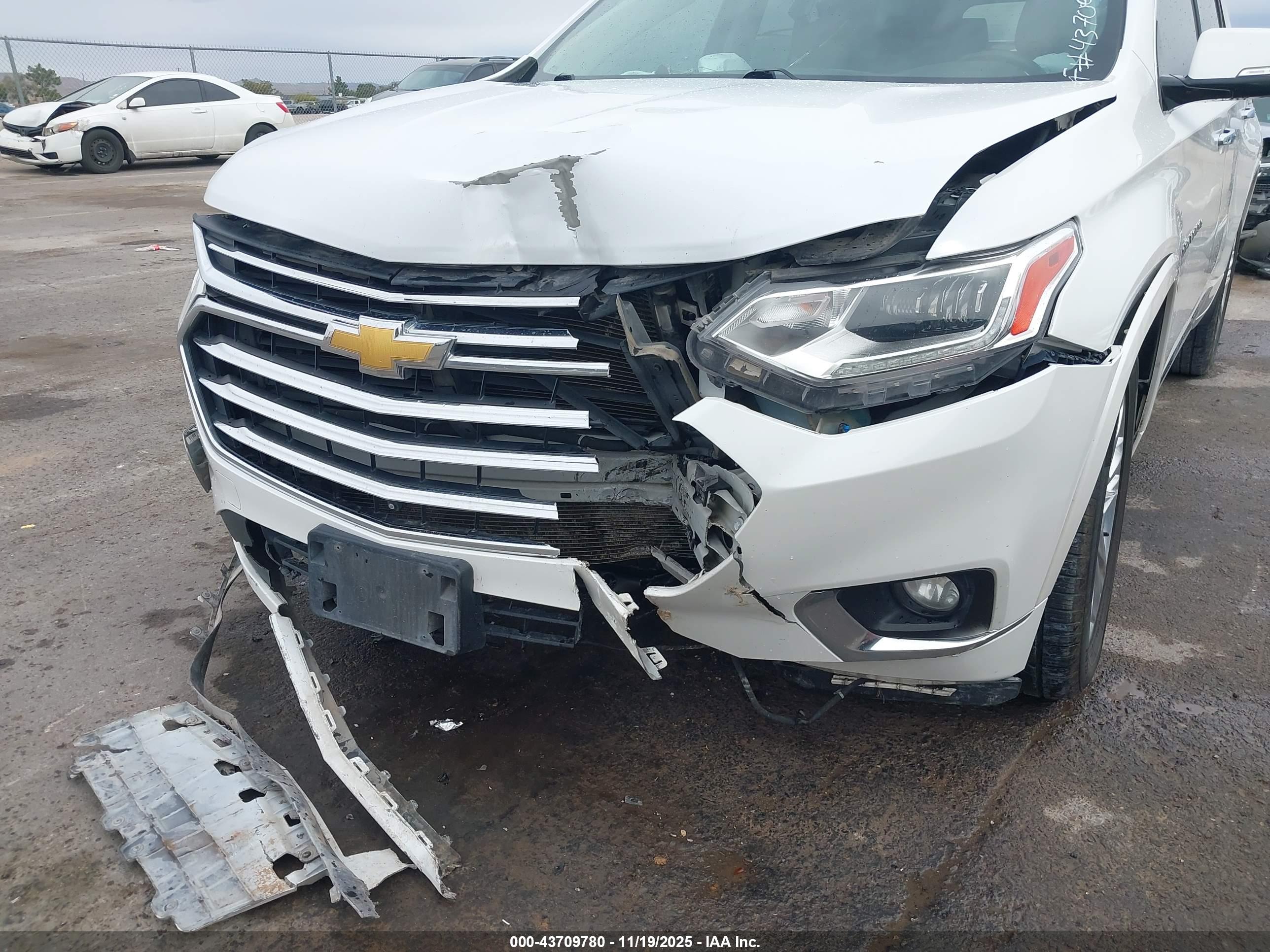 CHEVROLET TRAVERSE image 6