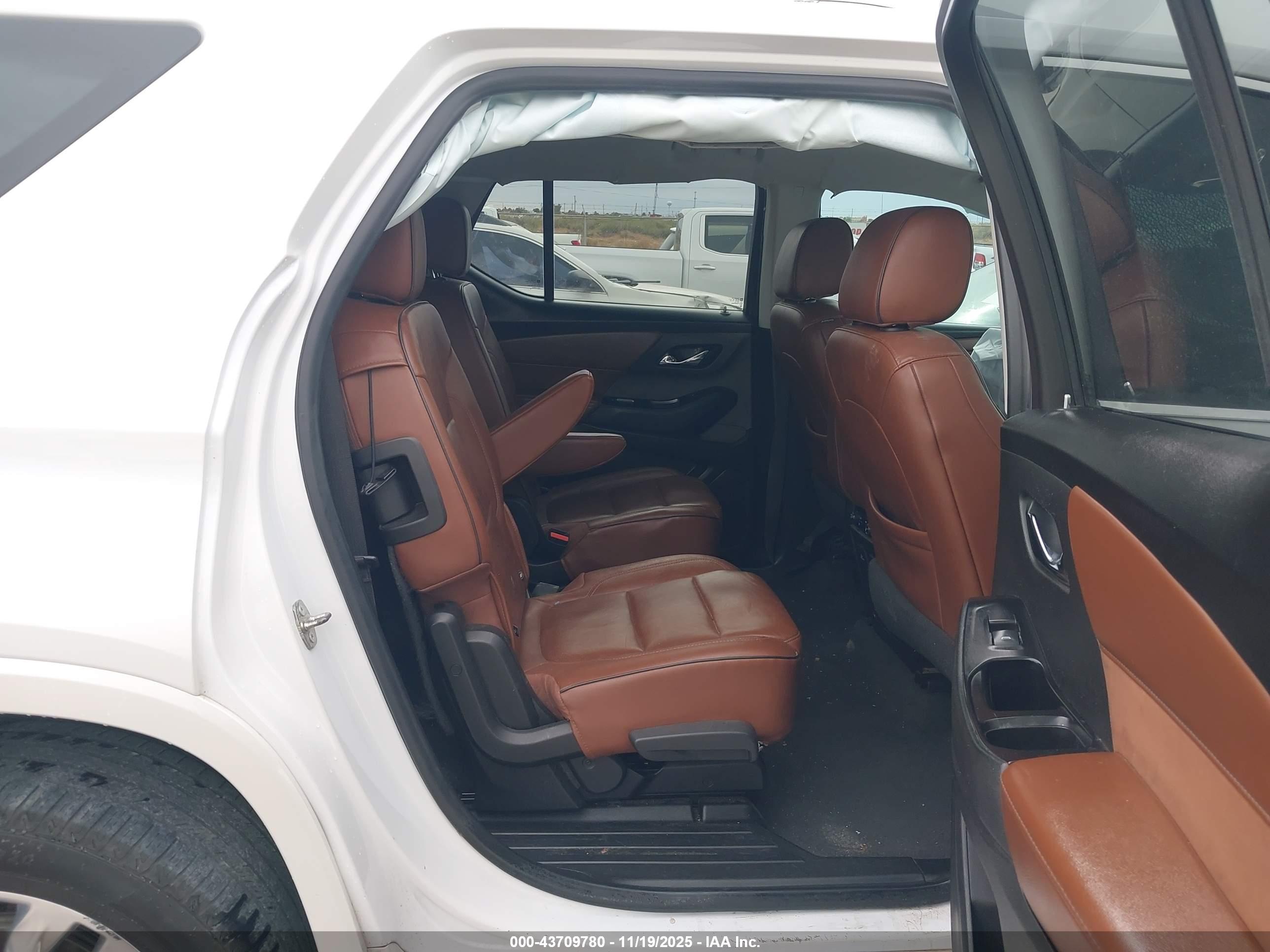 CHEVROLET TRAVERSE image 8