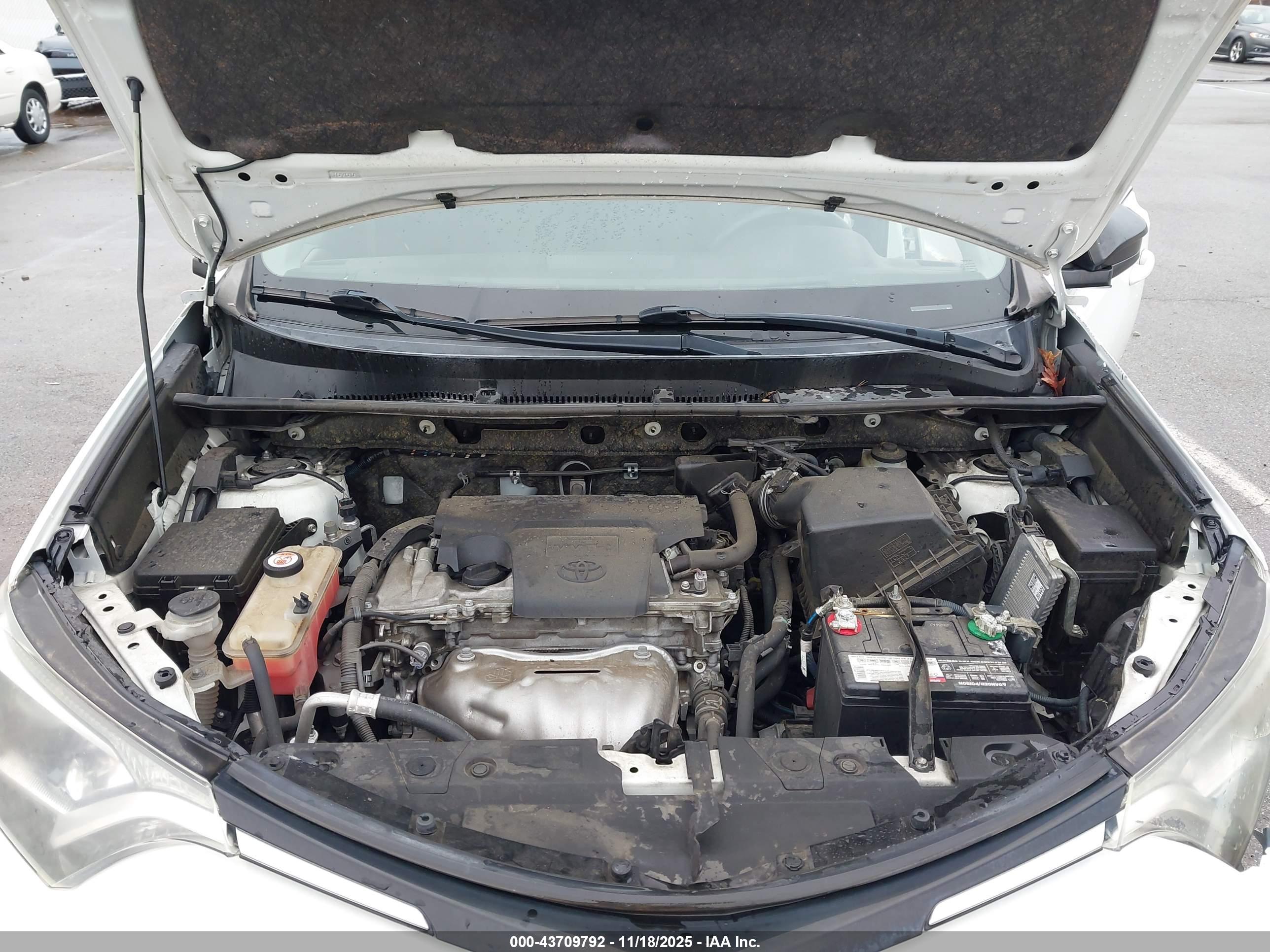TOYOTA RAV4 image 10