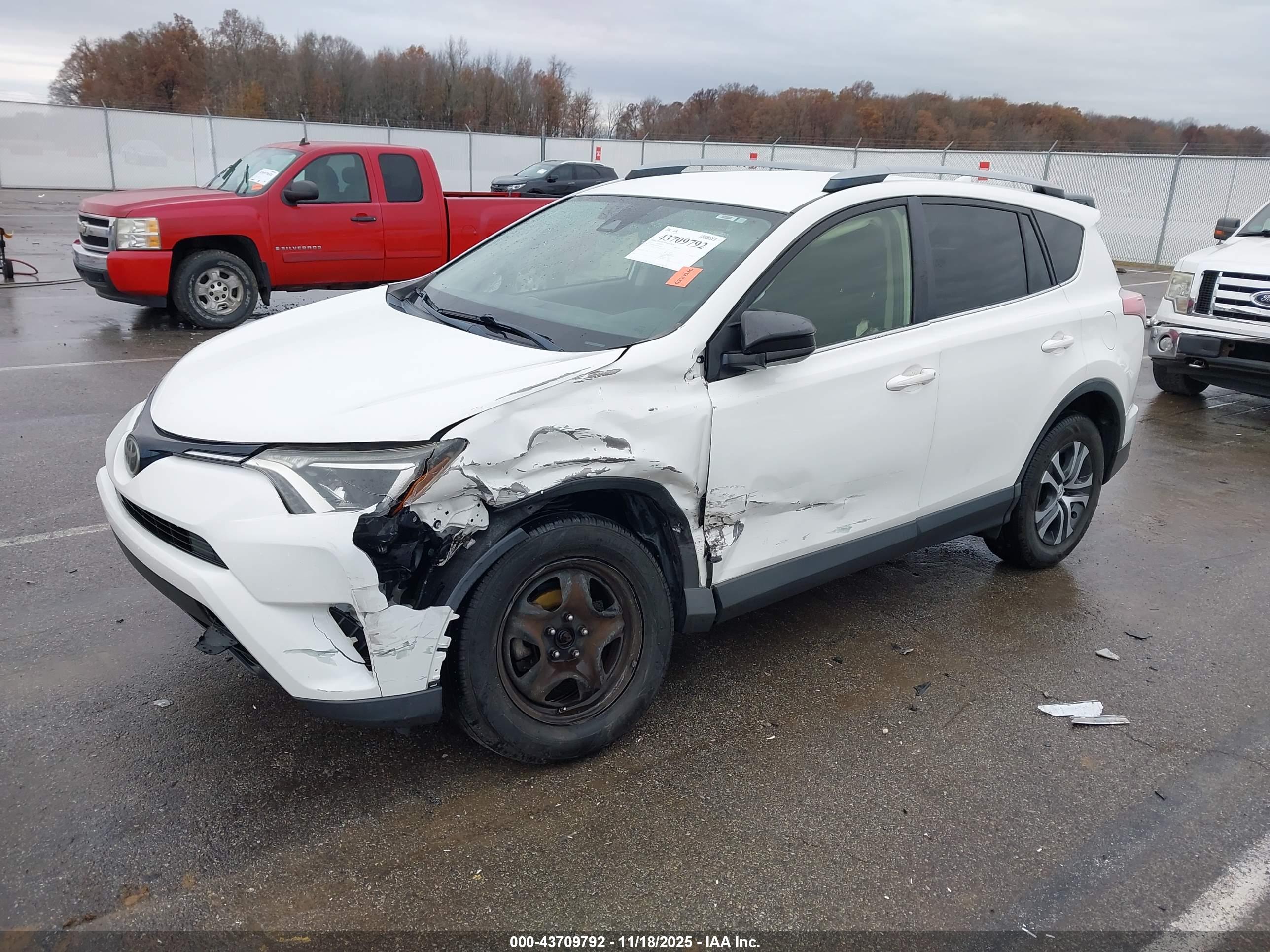 TOYOTA RAV4 image 2