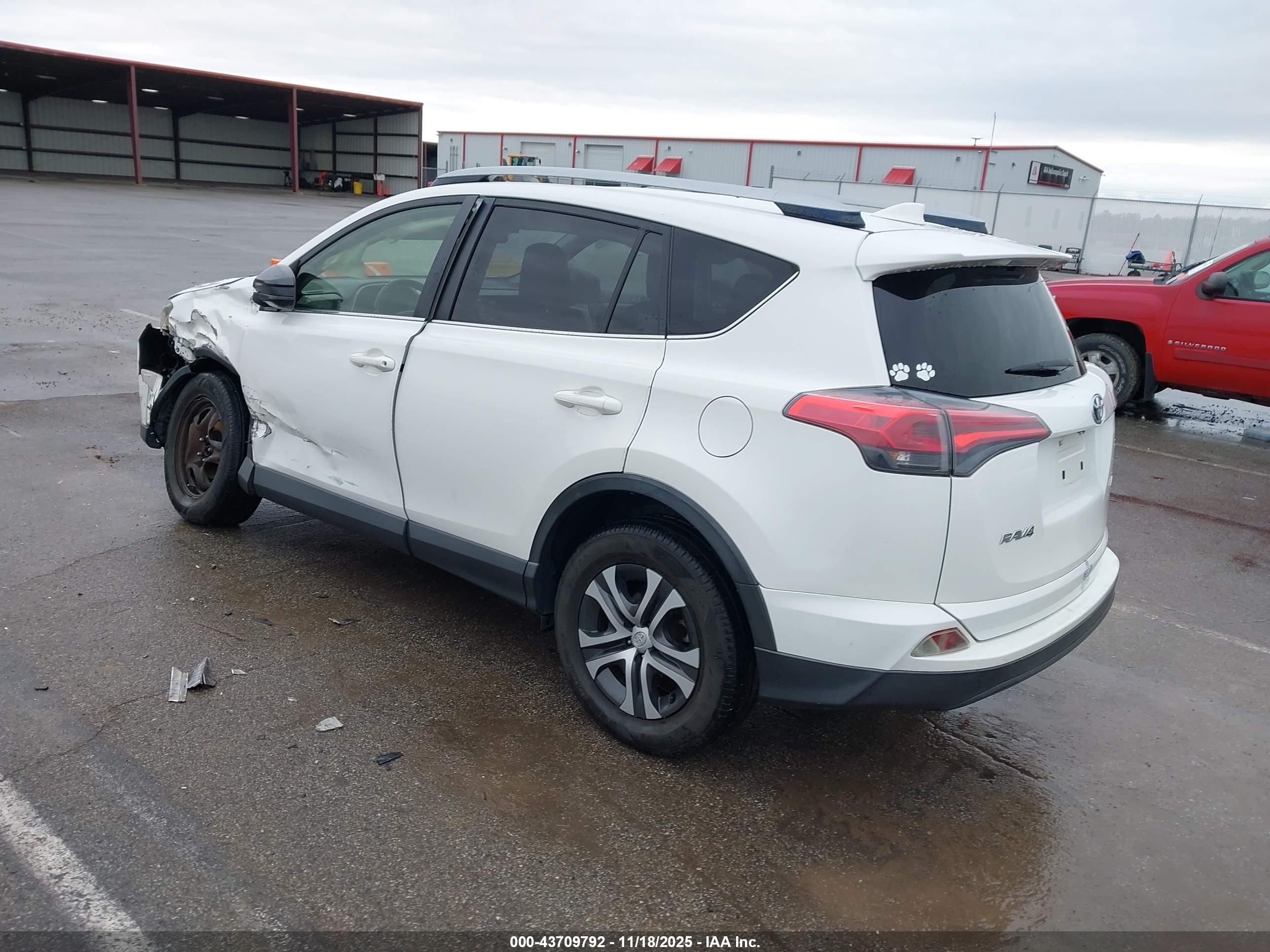 TOYOTA RAV4 image 3