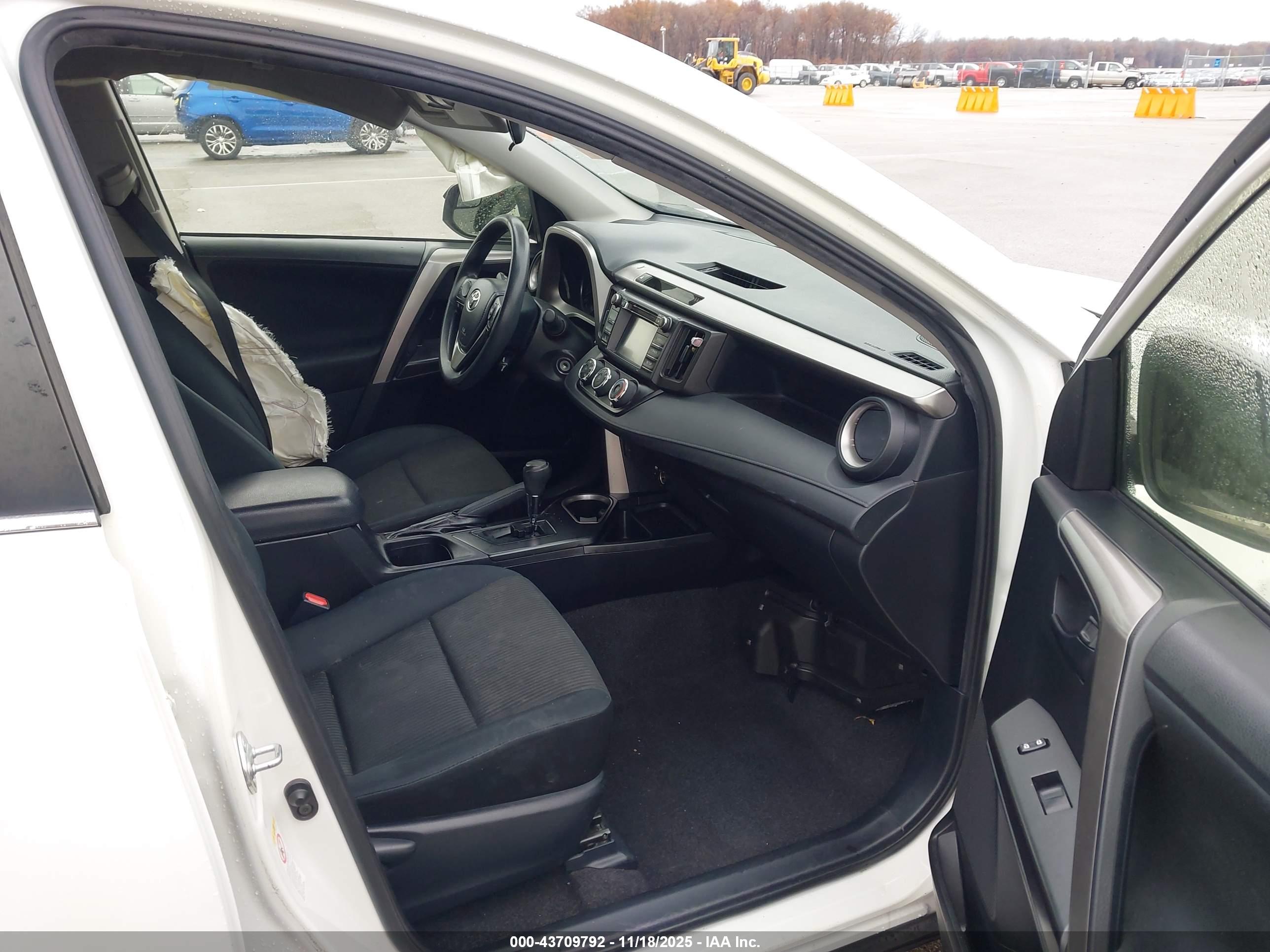 TOYOTA RAV4 image 5