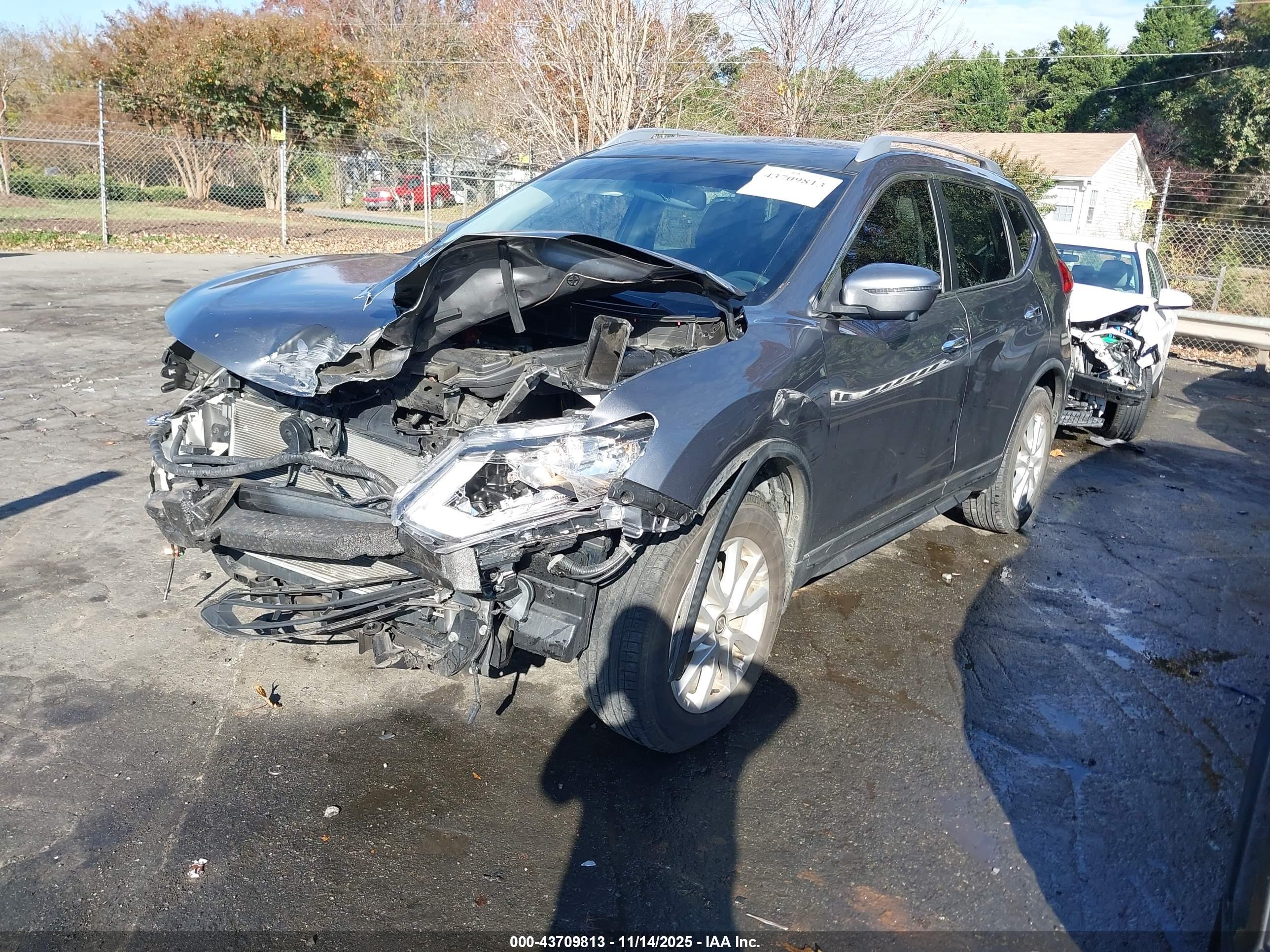 NISSAN ROGUE image 2